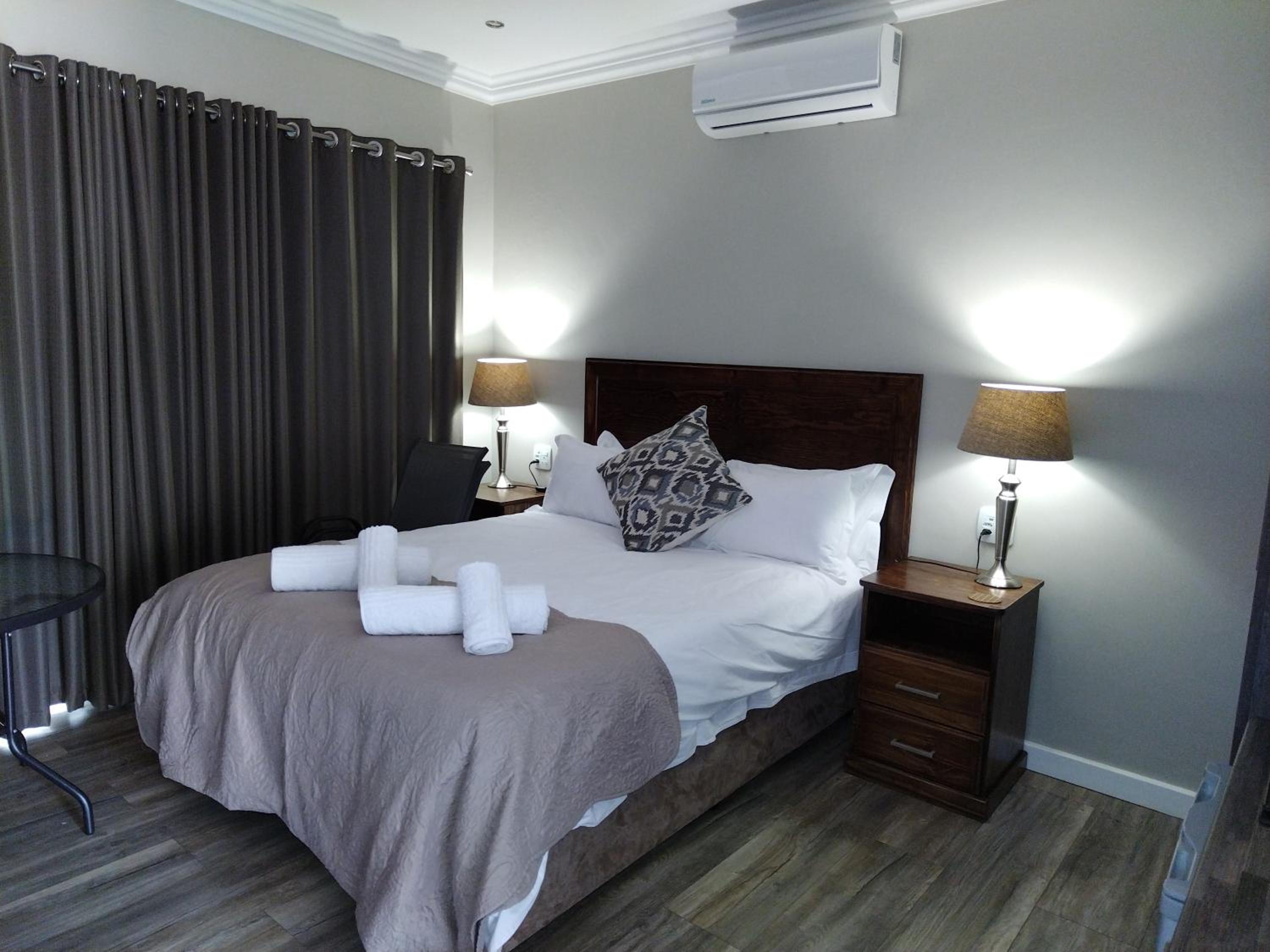 Luxury Queen Room - Photo 1