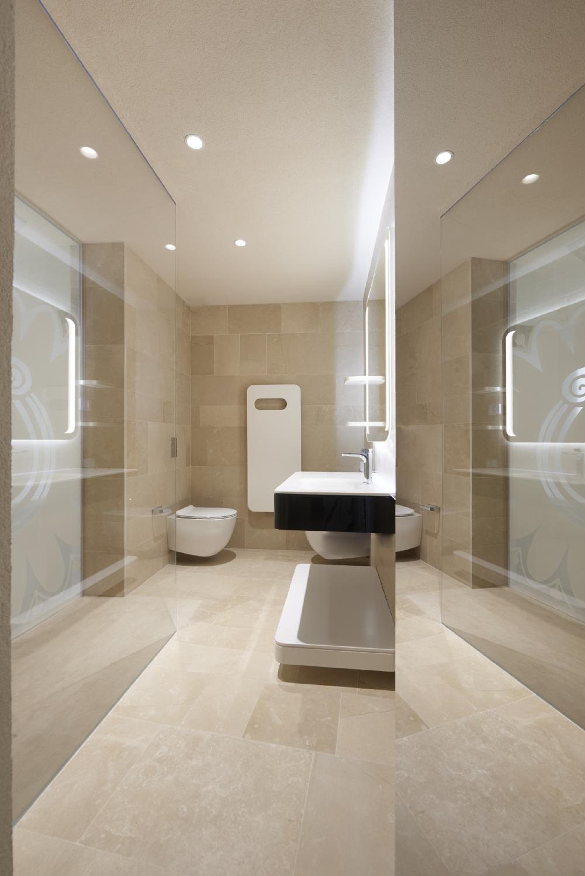 Suite with Hot Tub - Photo 3