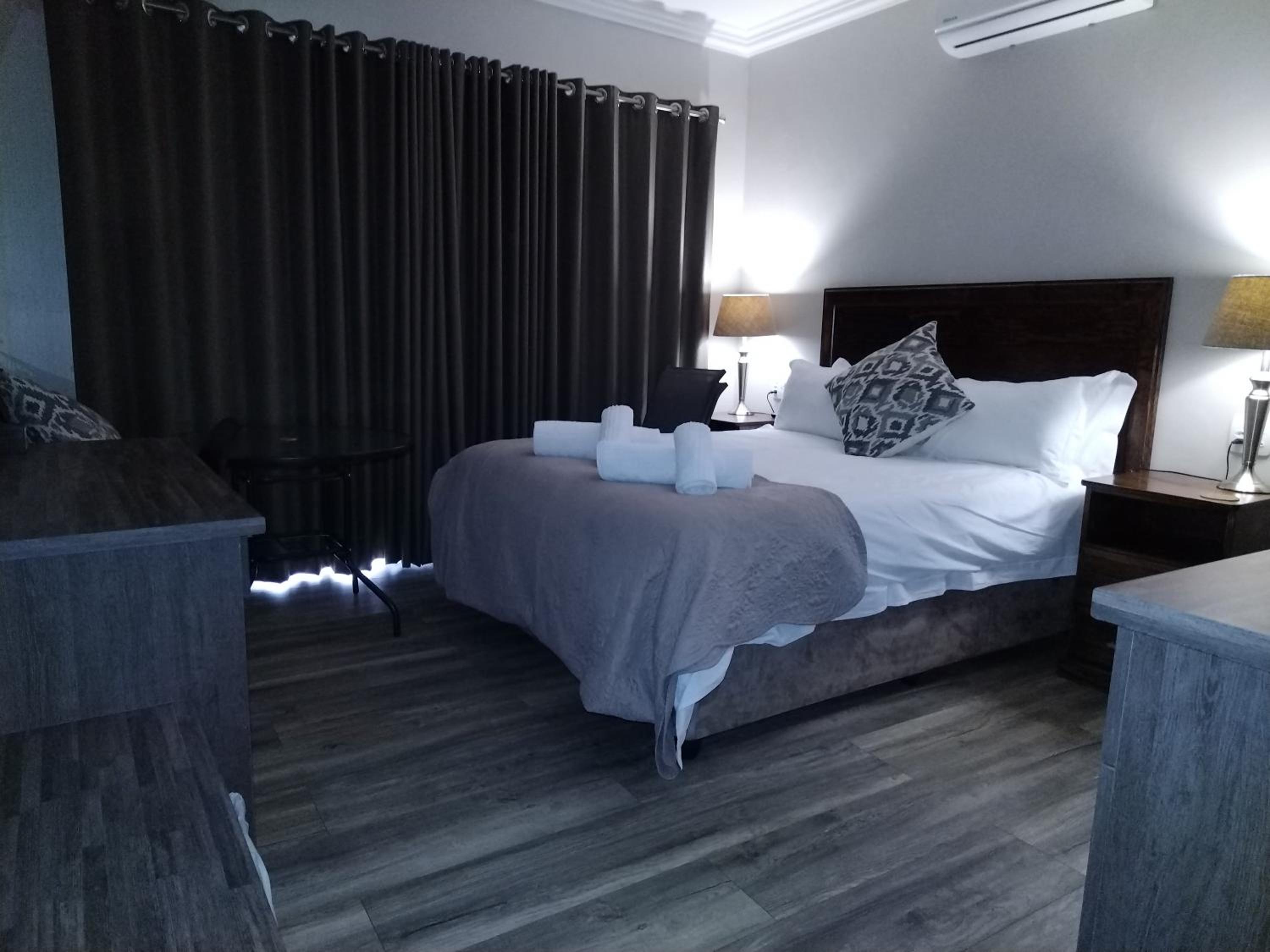 Luxury Queen Room - Photo 4