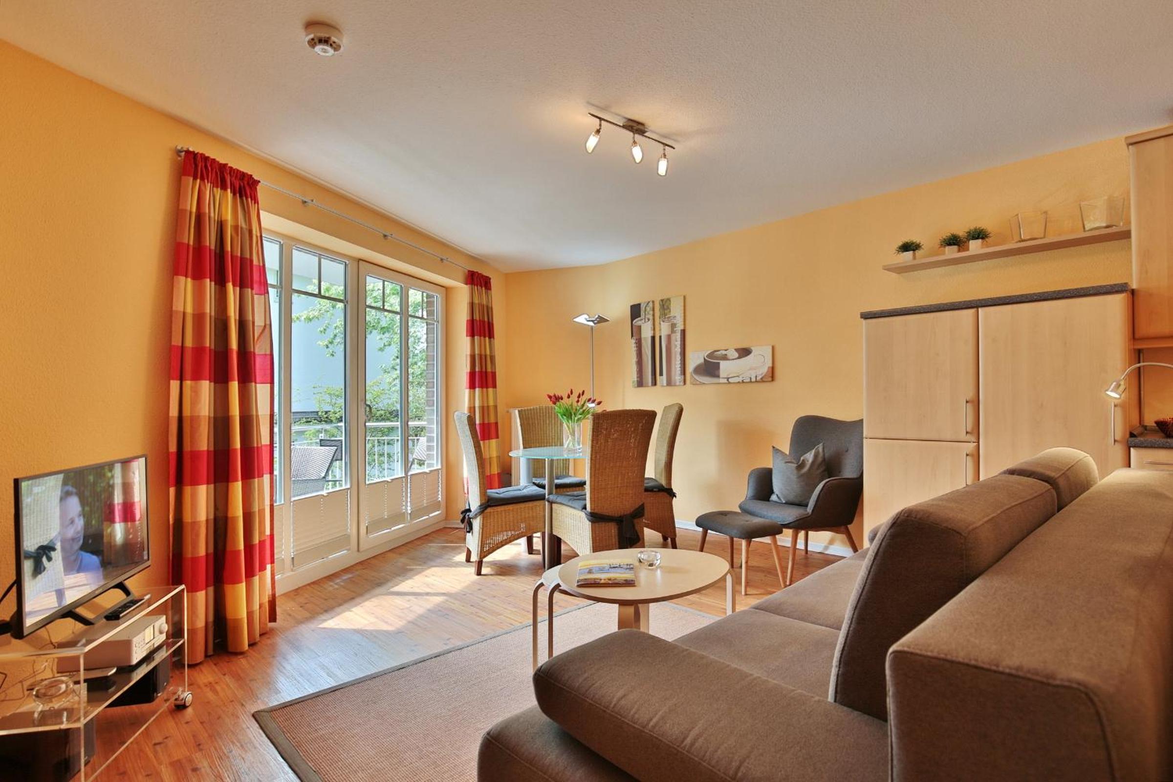 Apartment with Balcony photo 1
