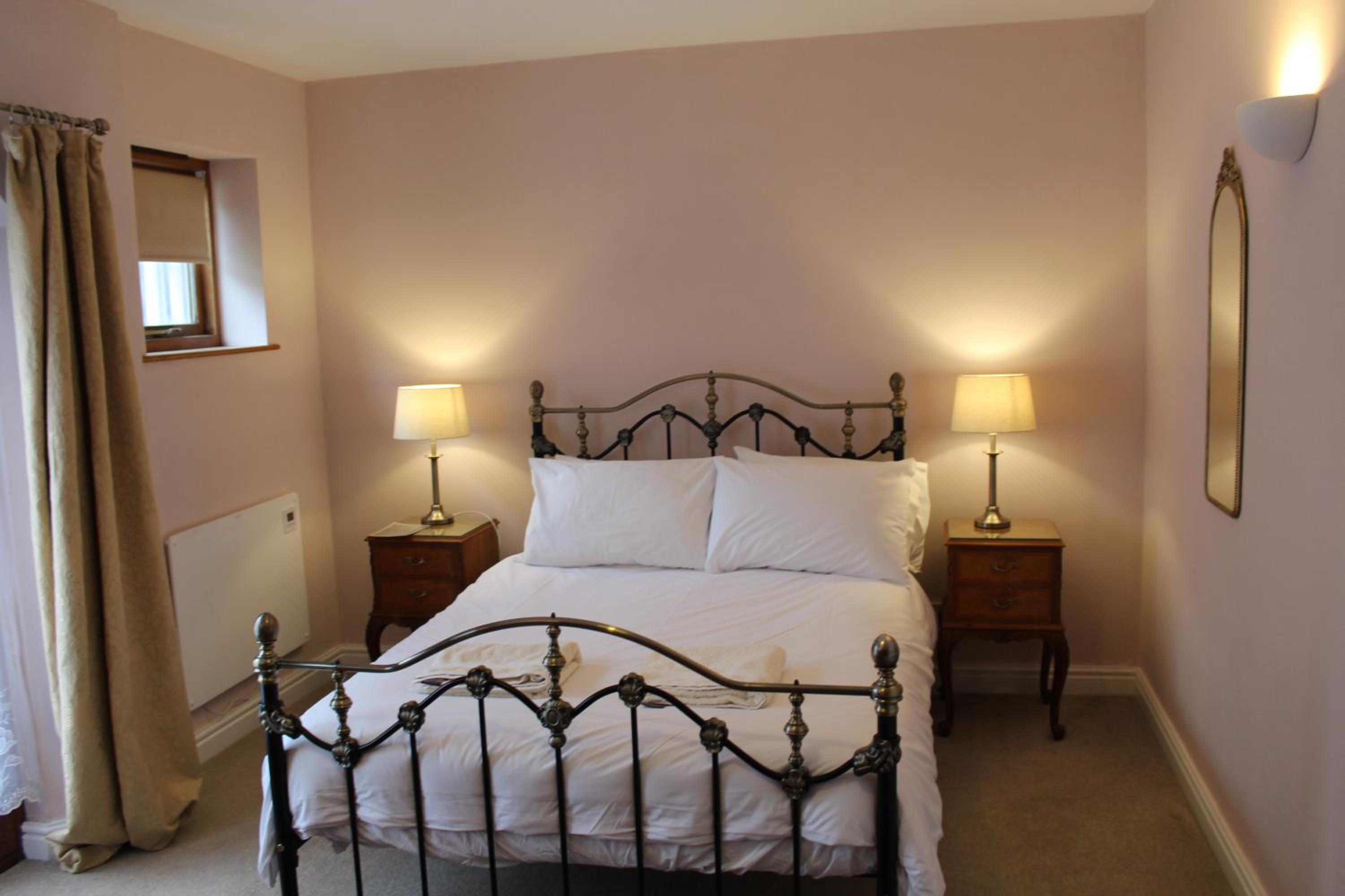 Double Room with Private Bathroom - Photo 1