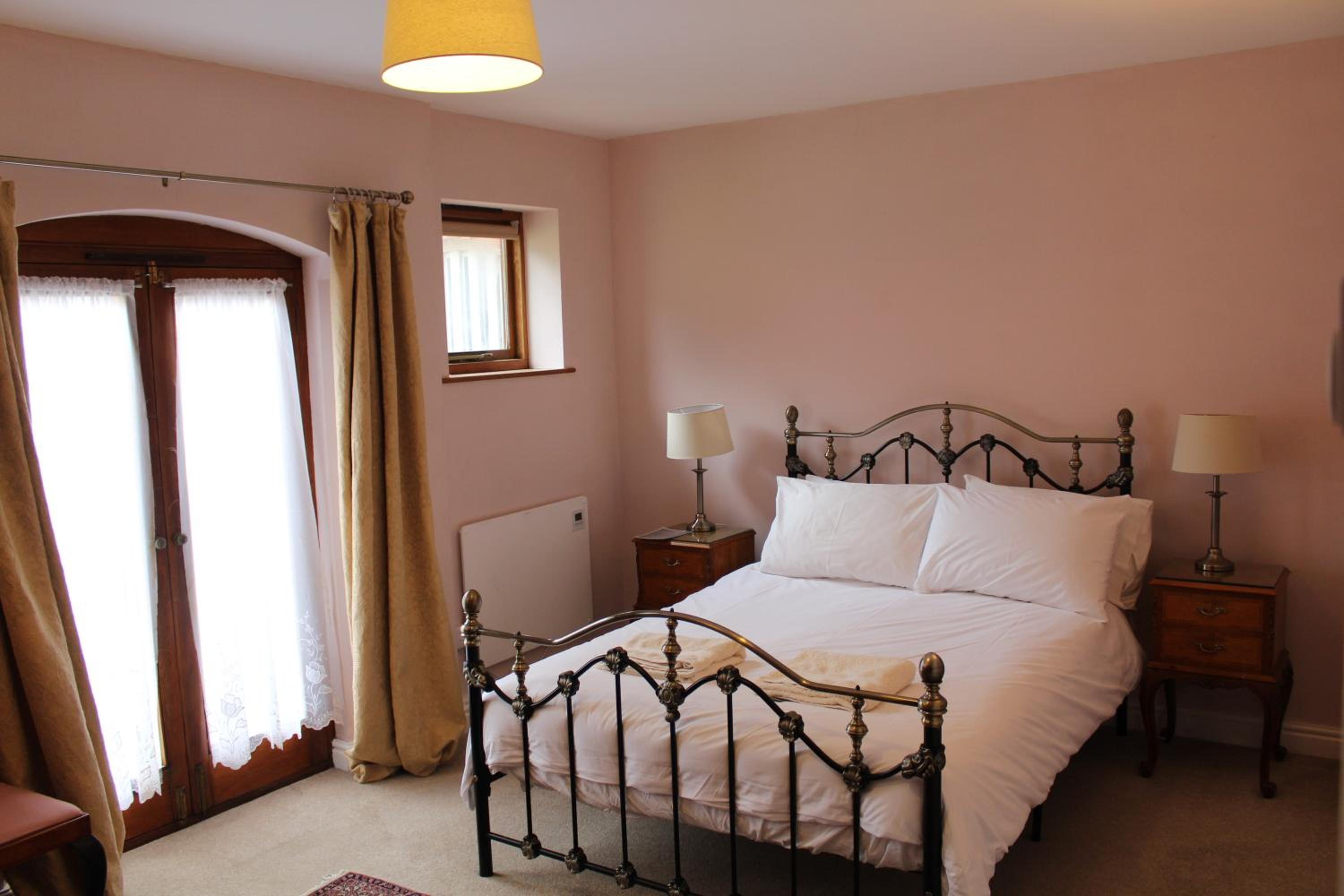 Double Room with Private Bathroom - Photo 2
