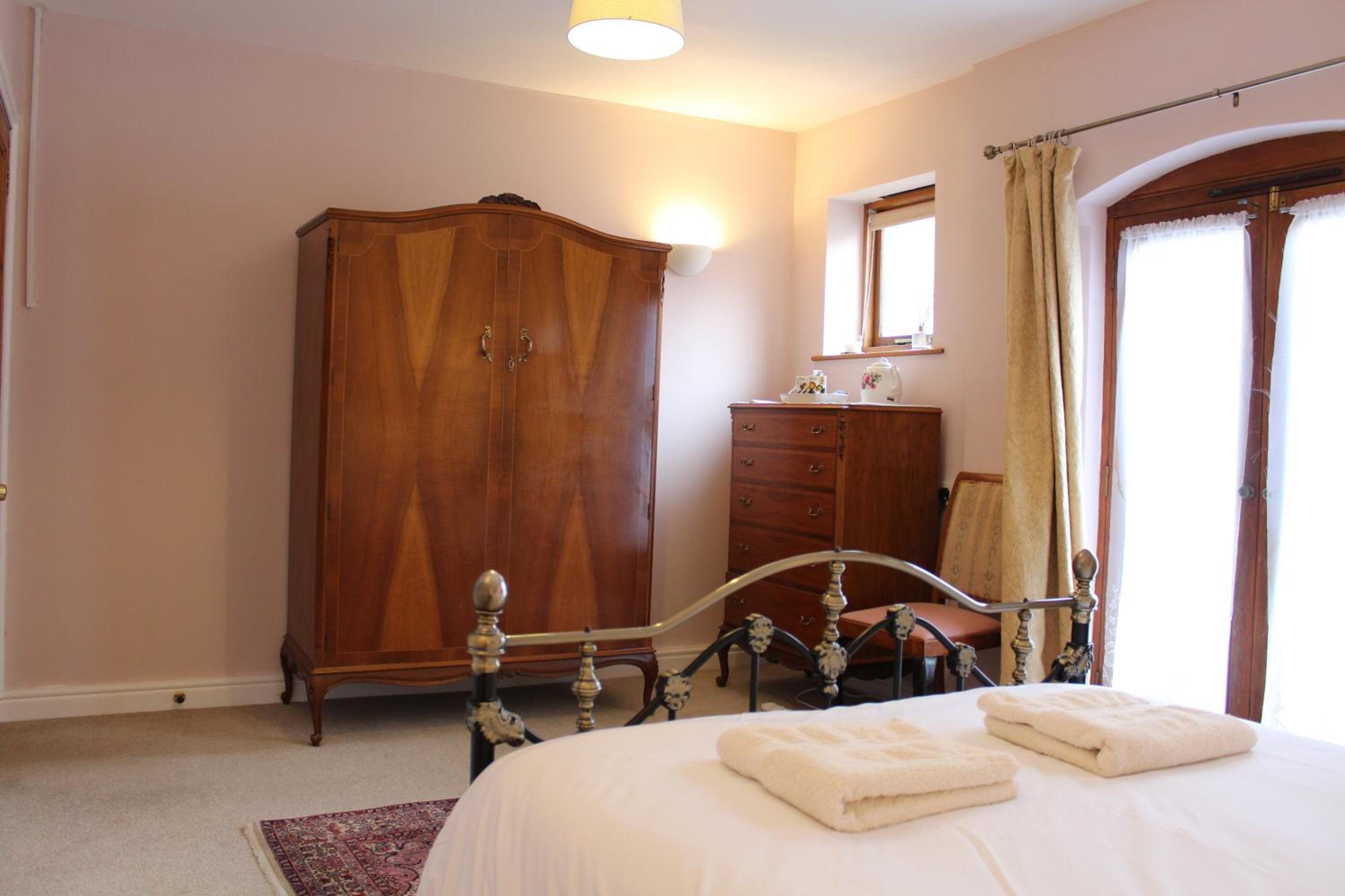 Double Room with Private Bathroom - Photo 3