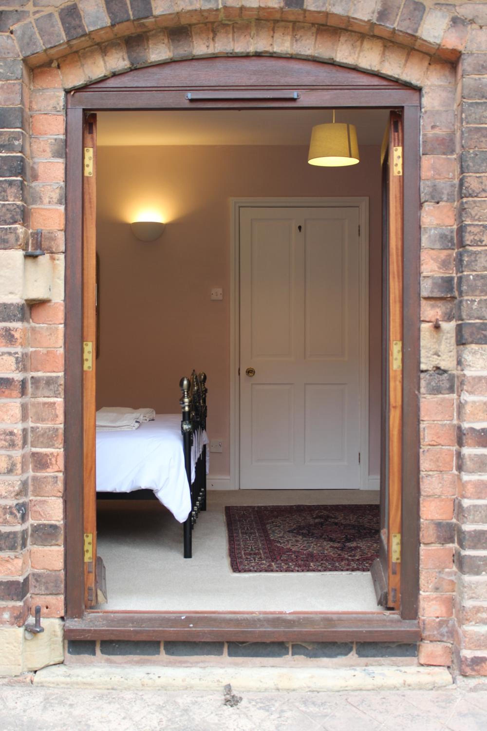 Double Room with Private Bathroom - Photo 9