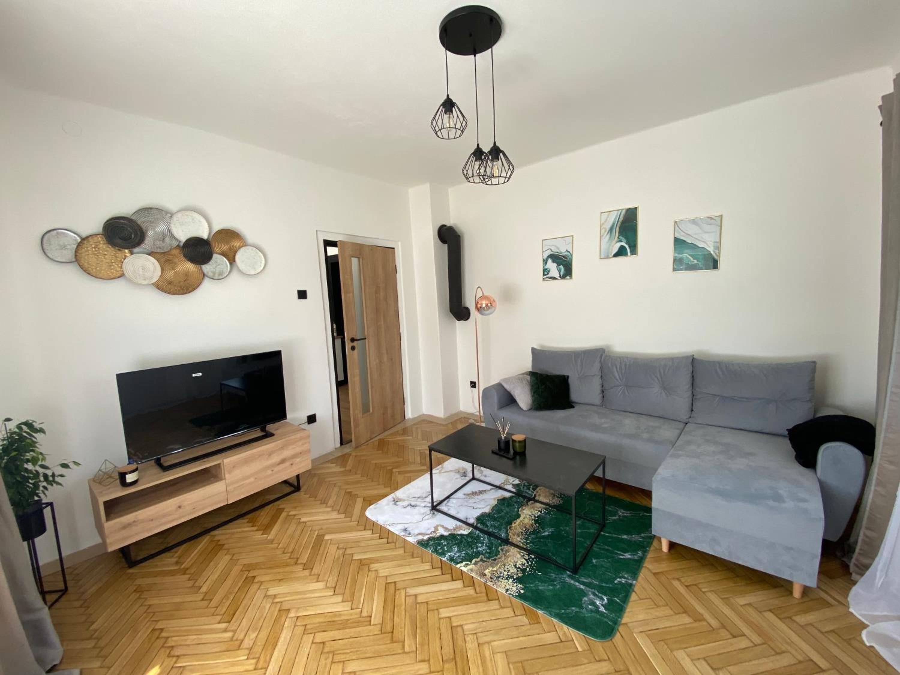 One-Bedroom Apartment photo 1