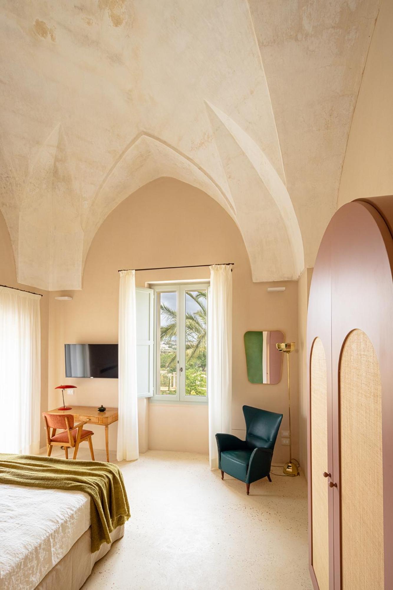 Large Double Room photo 2
