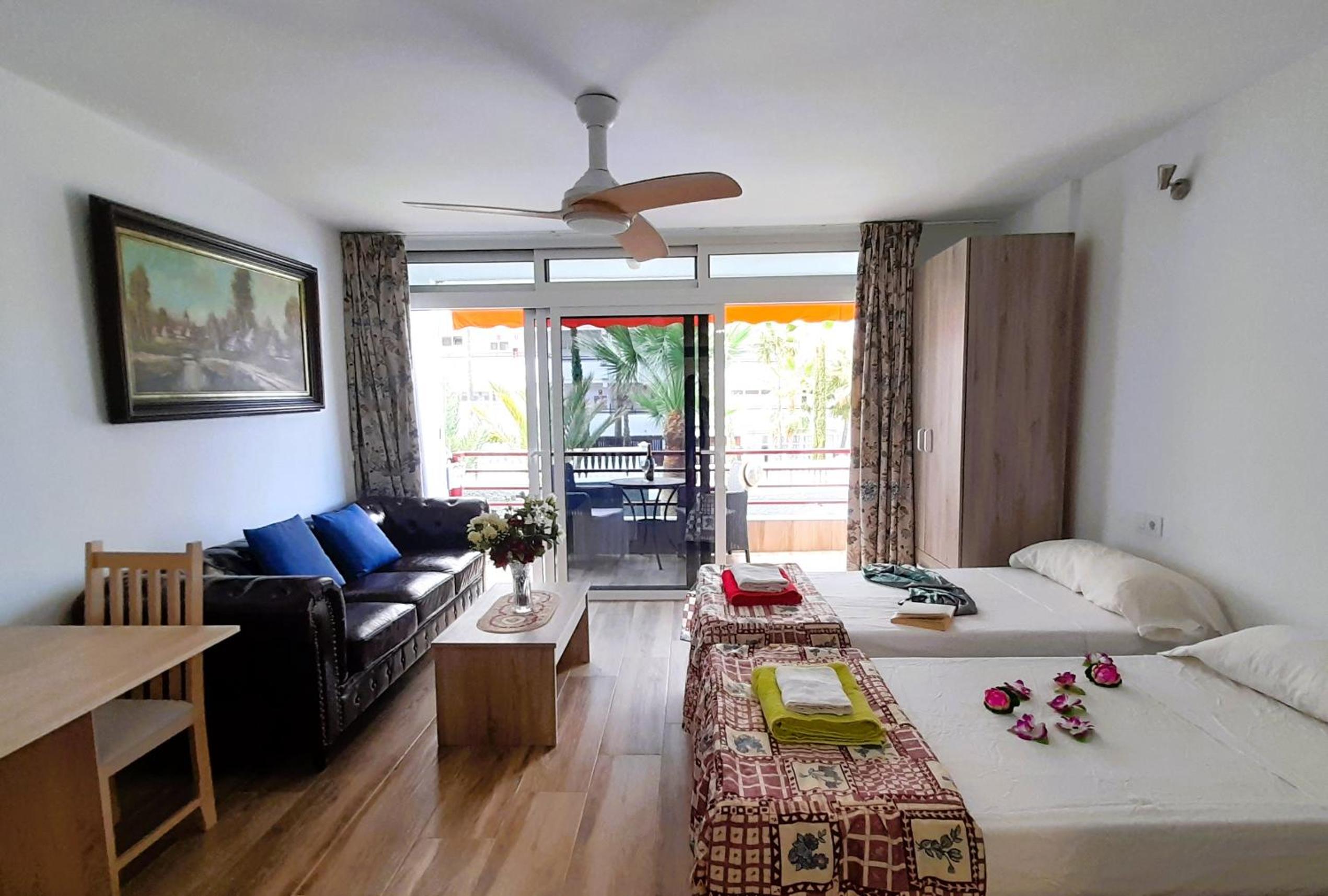 Studio with Balcony - Photo 1