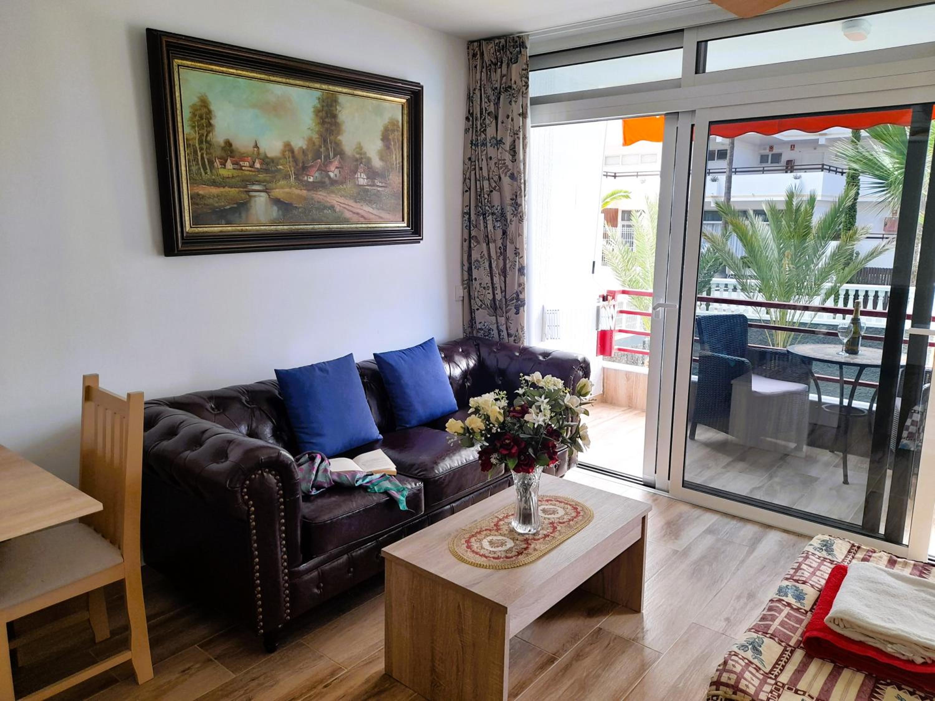 Studio with Balcony - Photo 10