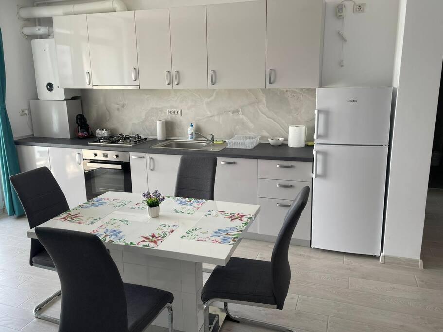 One-Bedroom Apartment - Photo 8