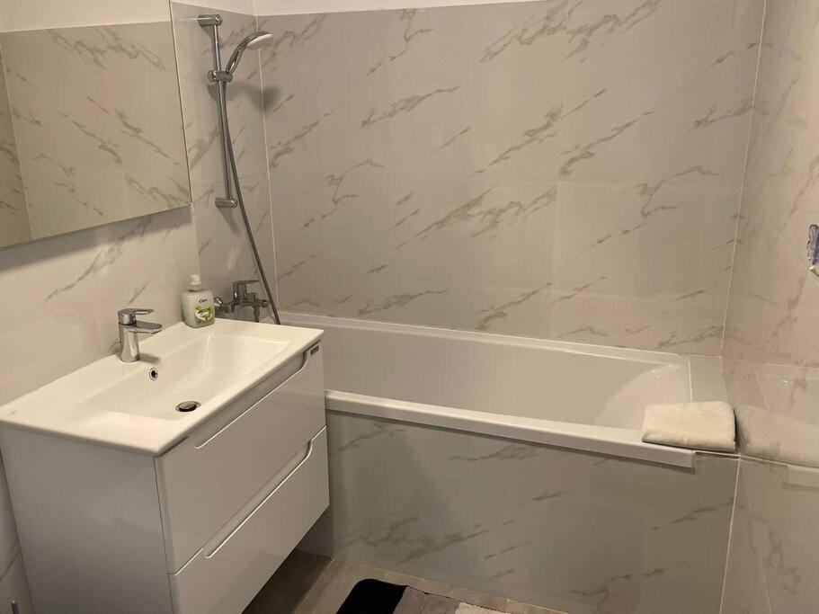 One-Bedroom Apartment - Photo 9