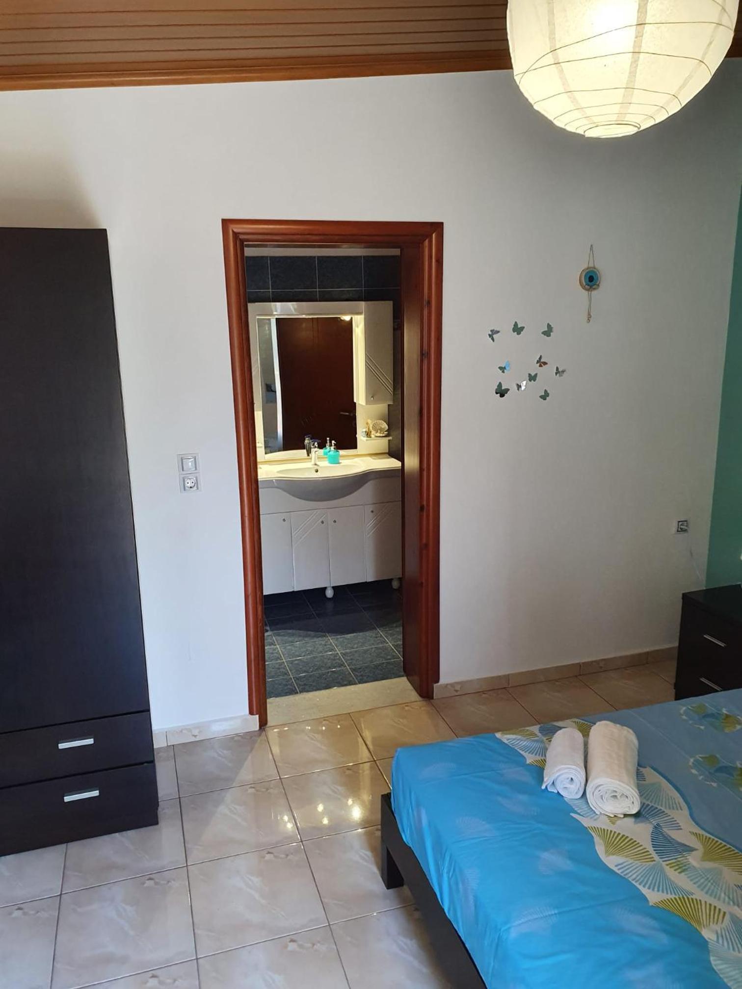 Double Room with Private Bathroom - Photo 13