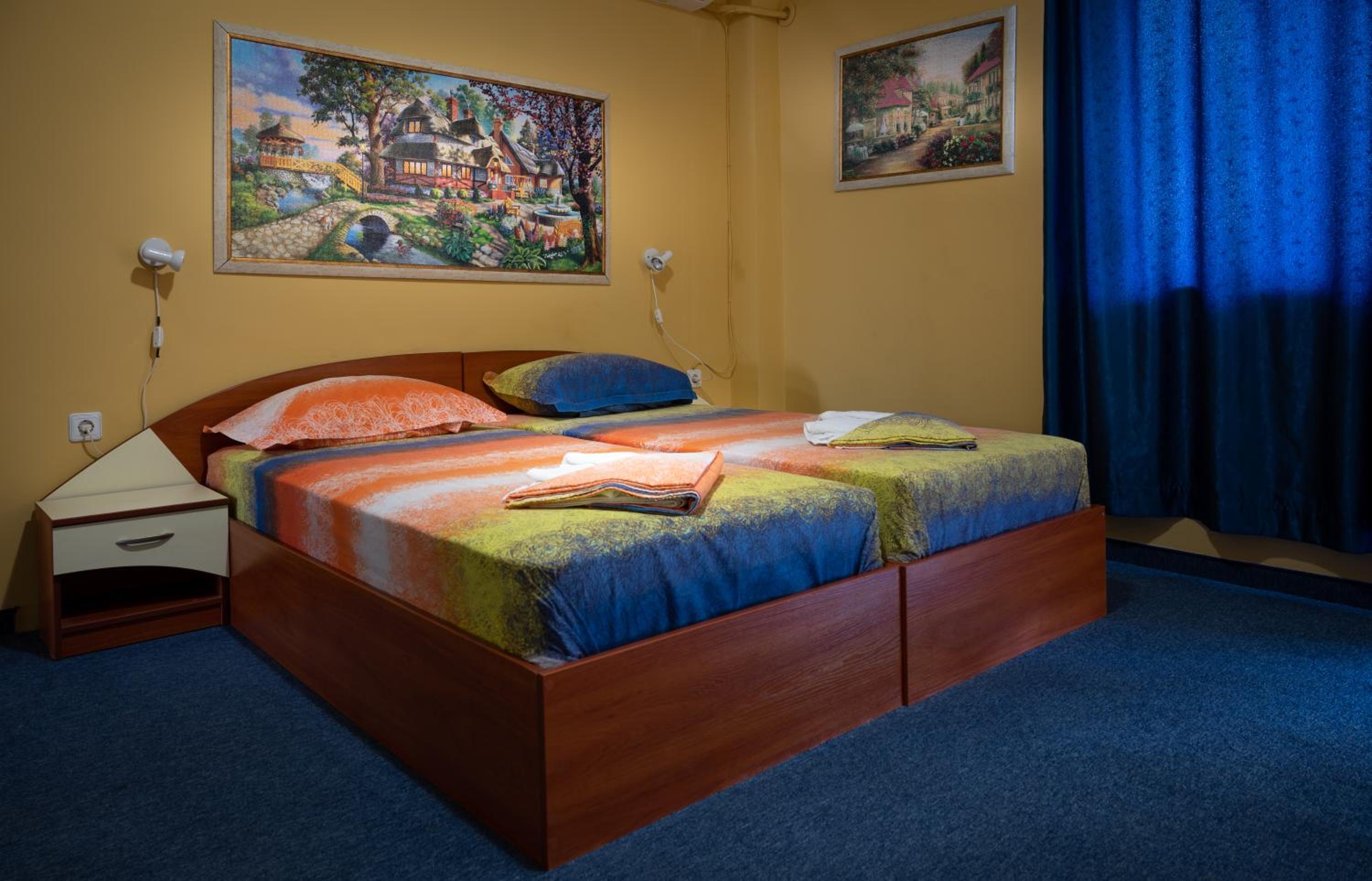 Double or Twin Room with Balcony - Photo 4