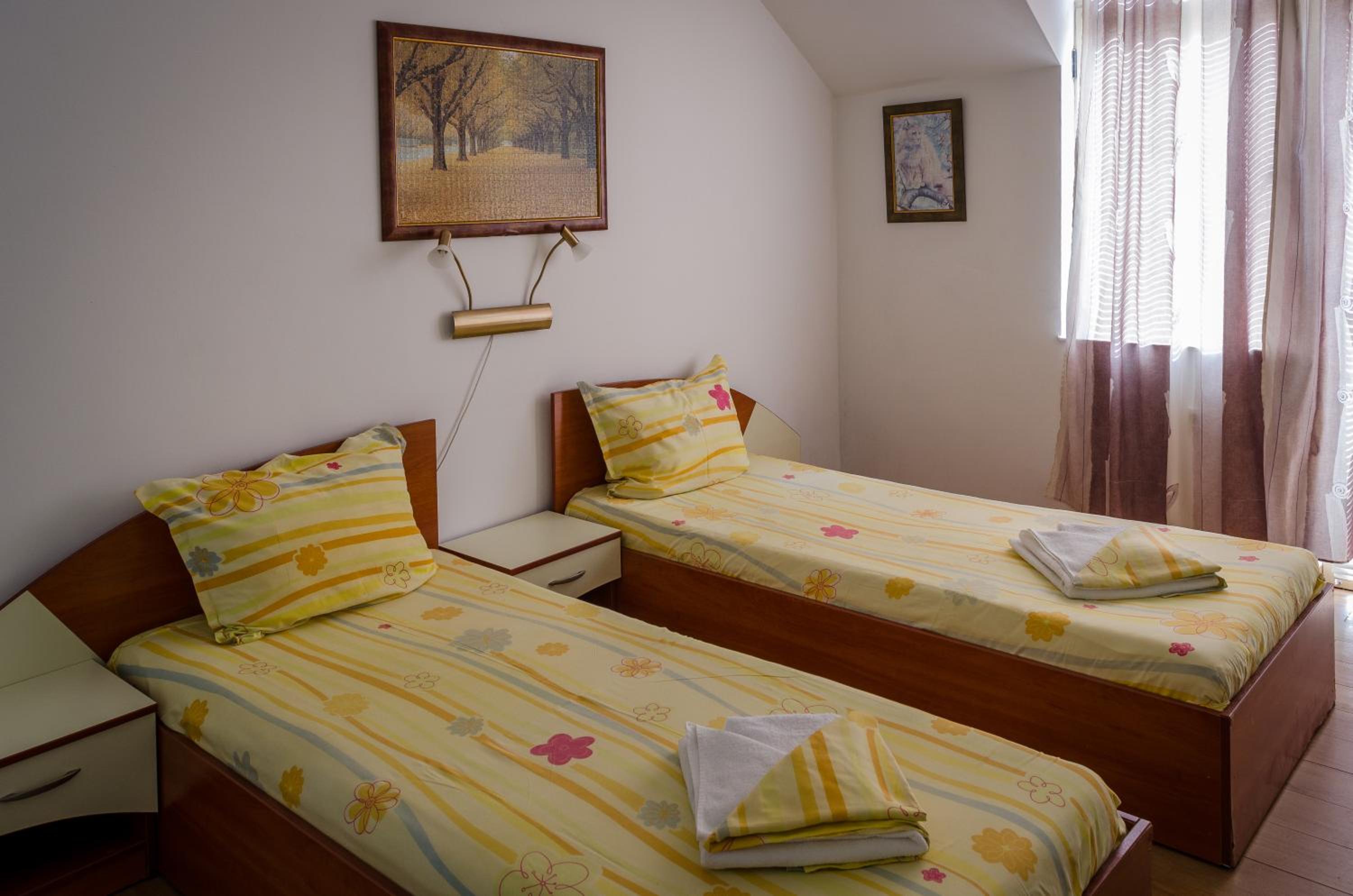 Double or Twin Room with Balcony - Photo 5