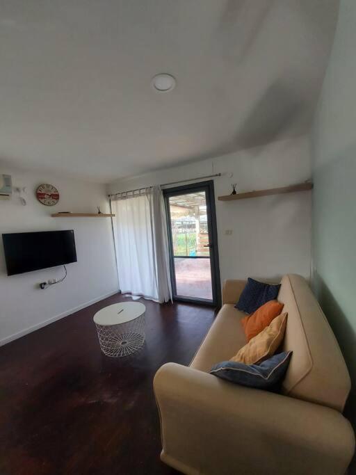 One-Bedroom House - Photo 10