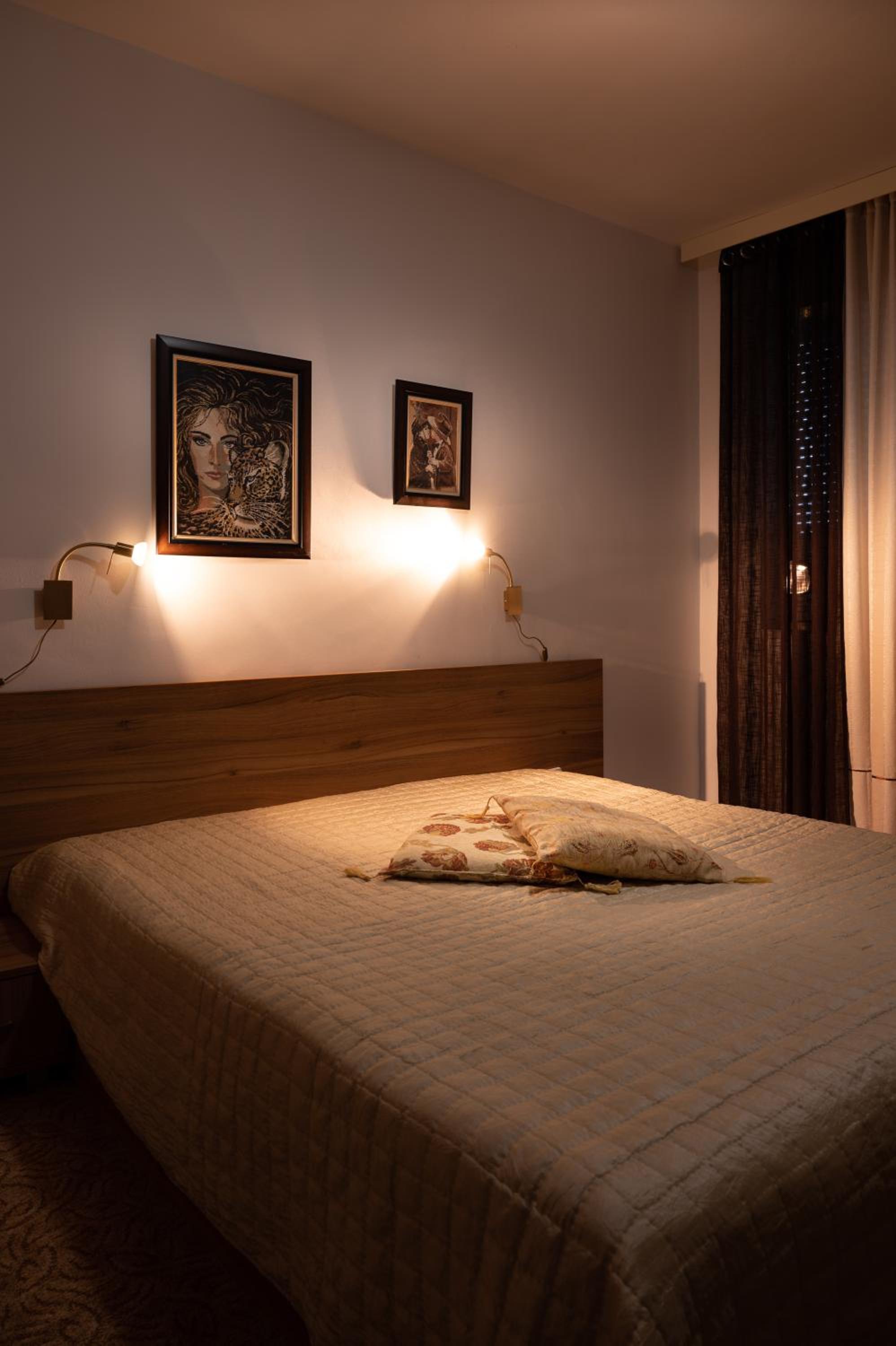 Double or Twin Room with Balcony - Photo 1