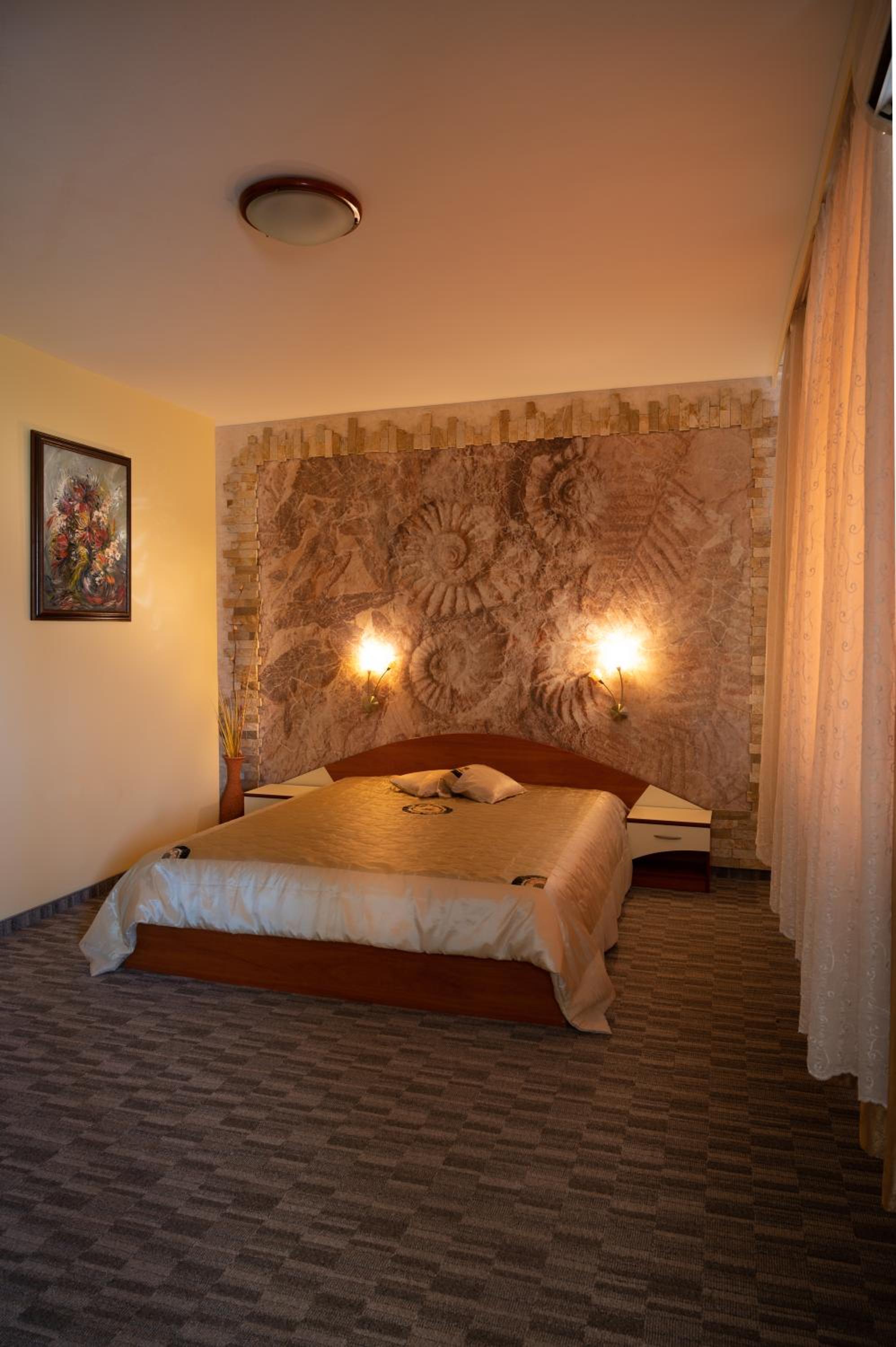 One-Bedroom Suite with Balcony - Photo 6