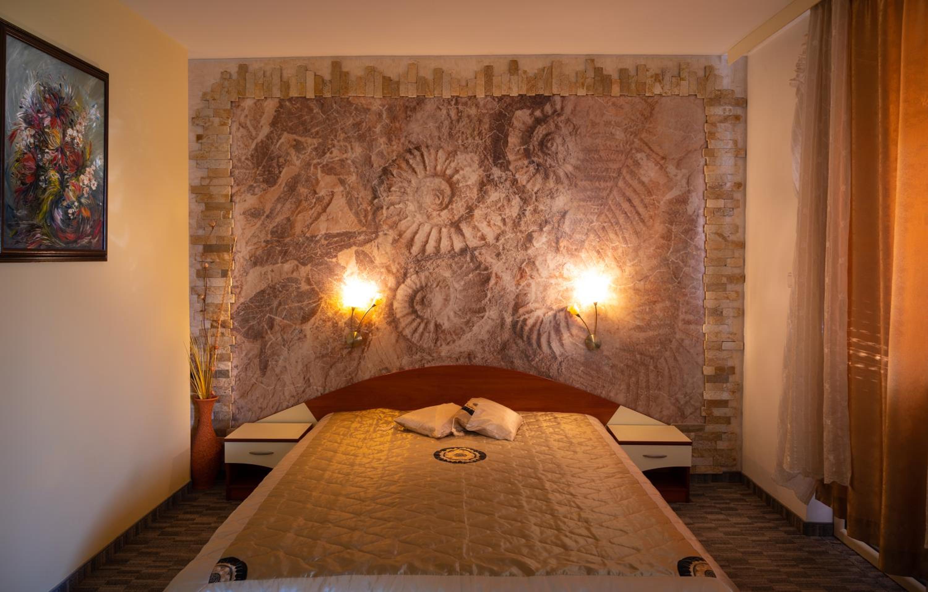 One-Bedroom Suite with Balcony - Photo 7