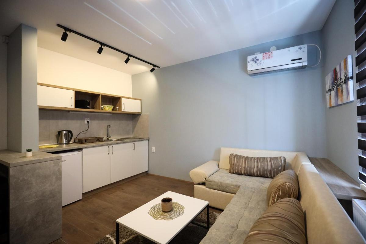 Apartment photo 2
