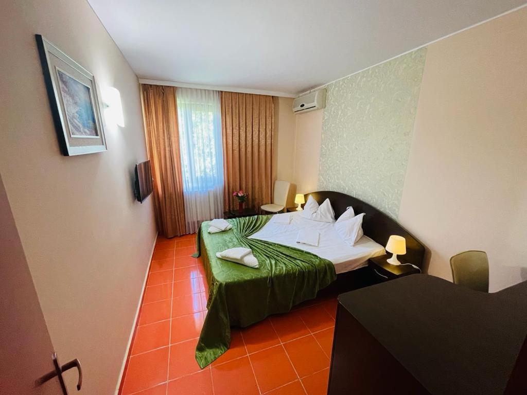 Standard Double/Twin Room - Photo 1