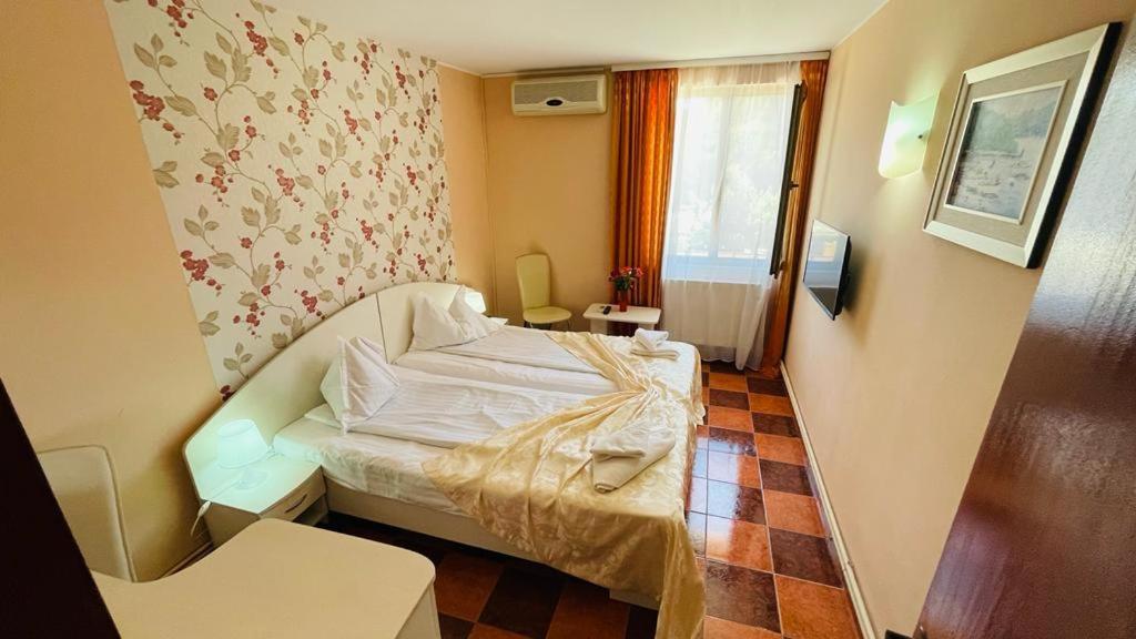 Standard Double/Twin Room - Photo 4