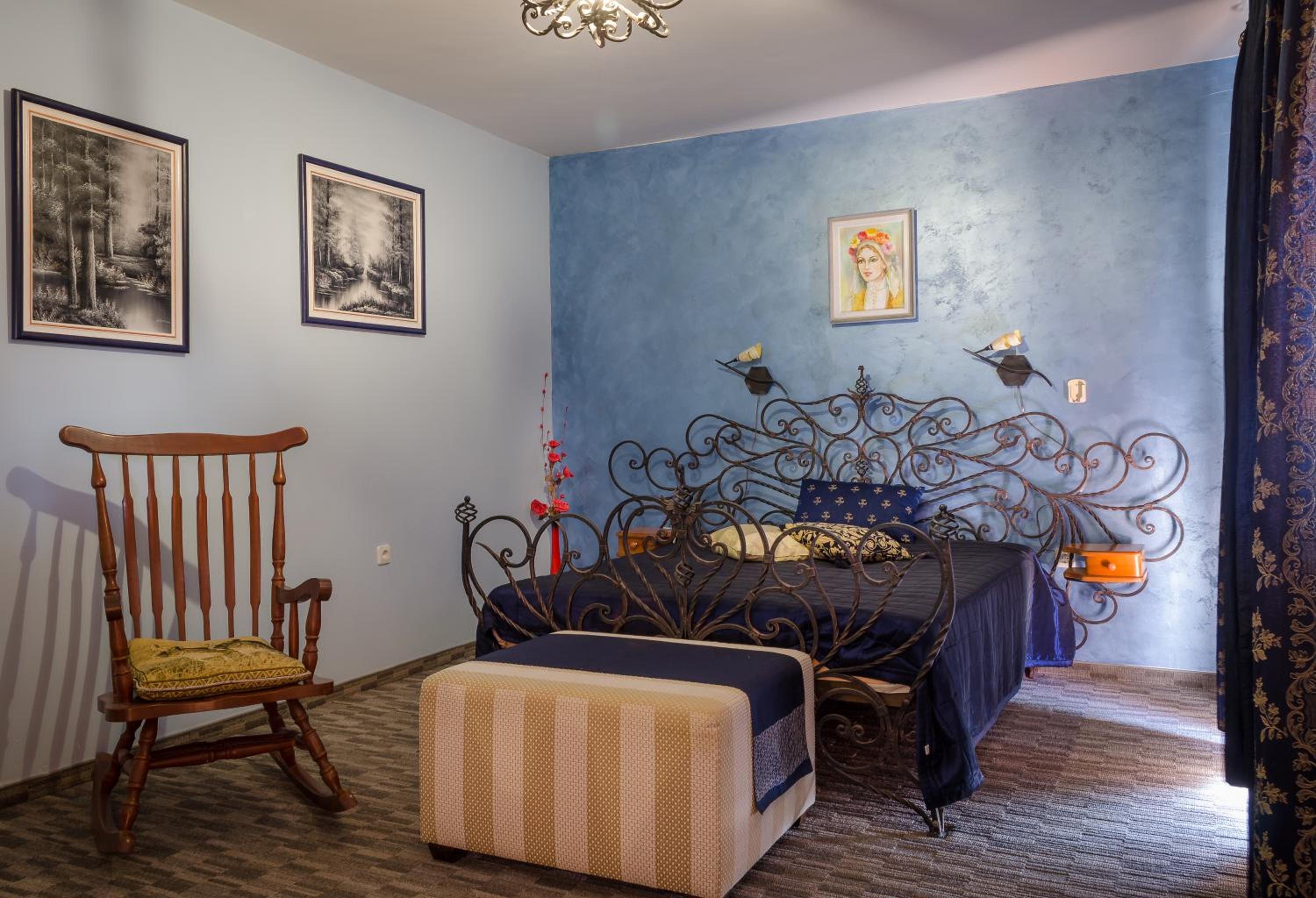 Deluxe One-Bedroom Suite with Balcony - Photo 1