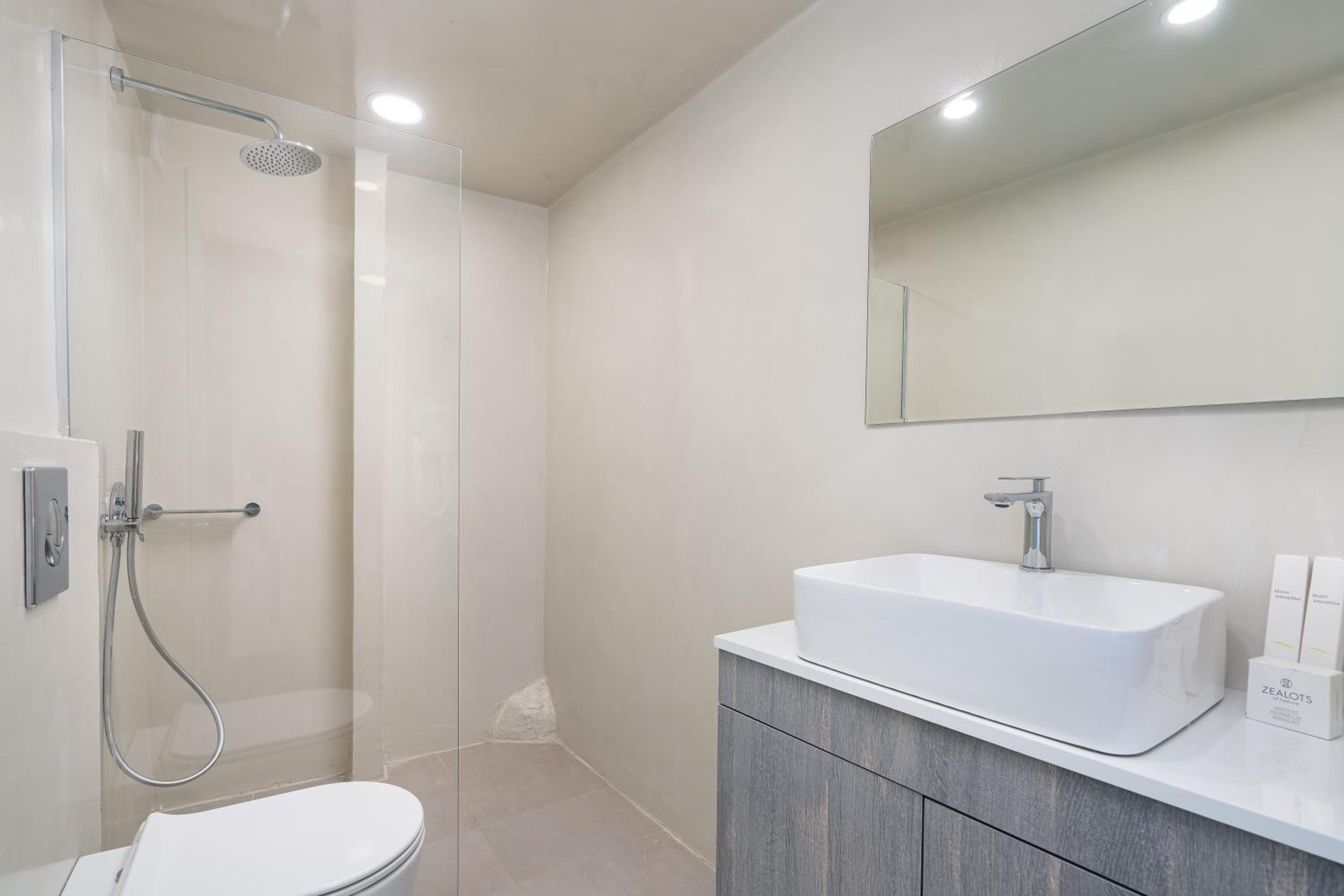 Suite with Spa Bath - Photo 3