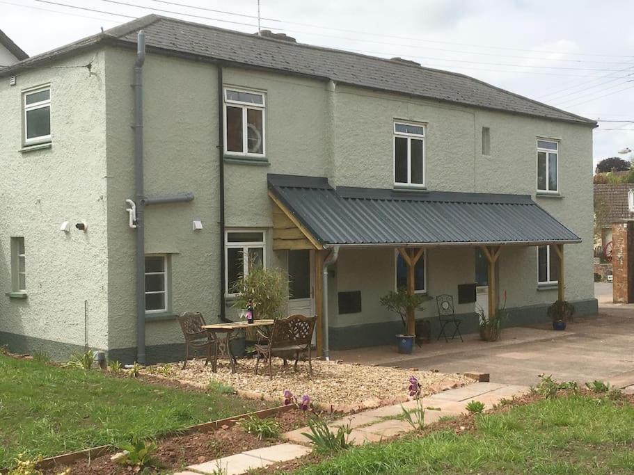 Three-Bedroom House photo 2