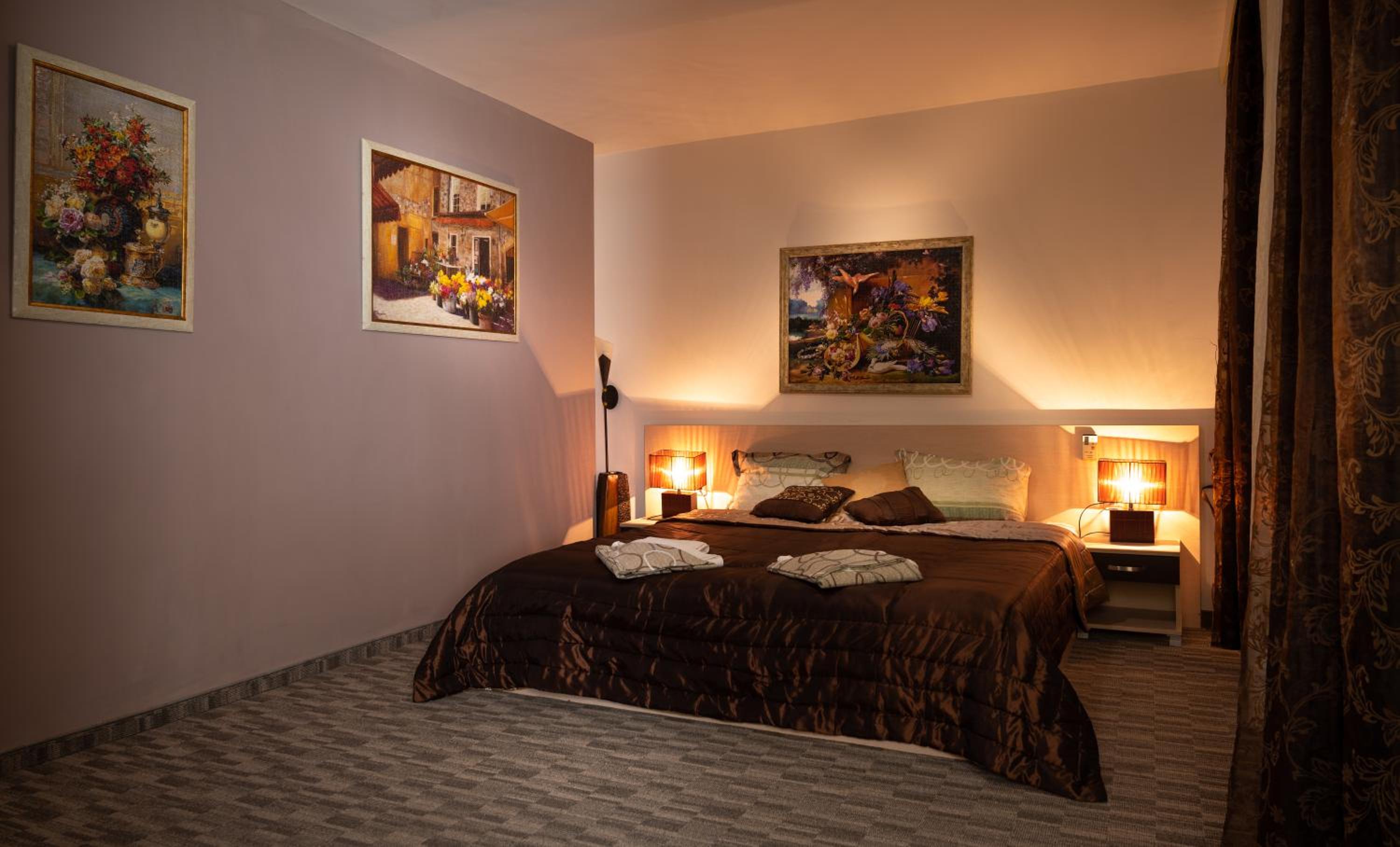 One-Bedroom Apartment with Balcony photo 1