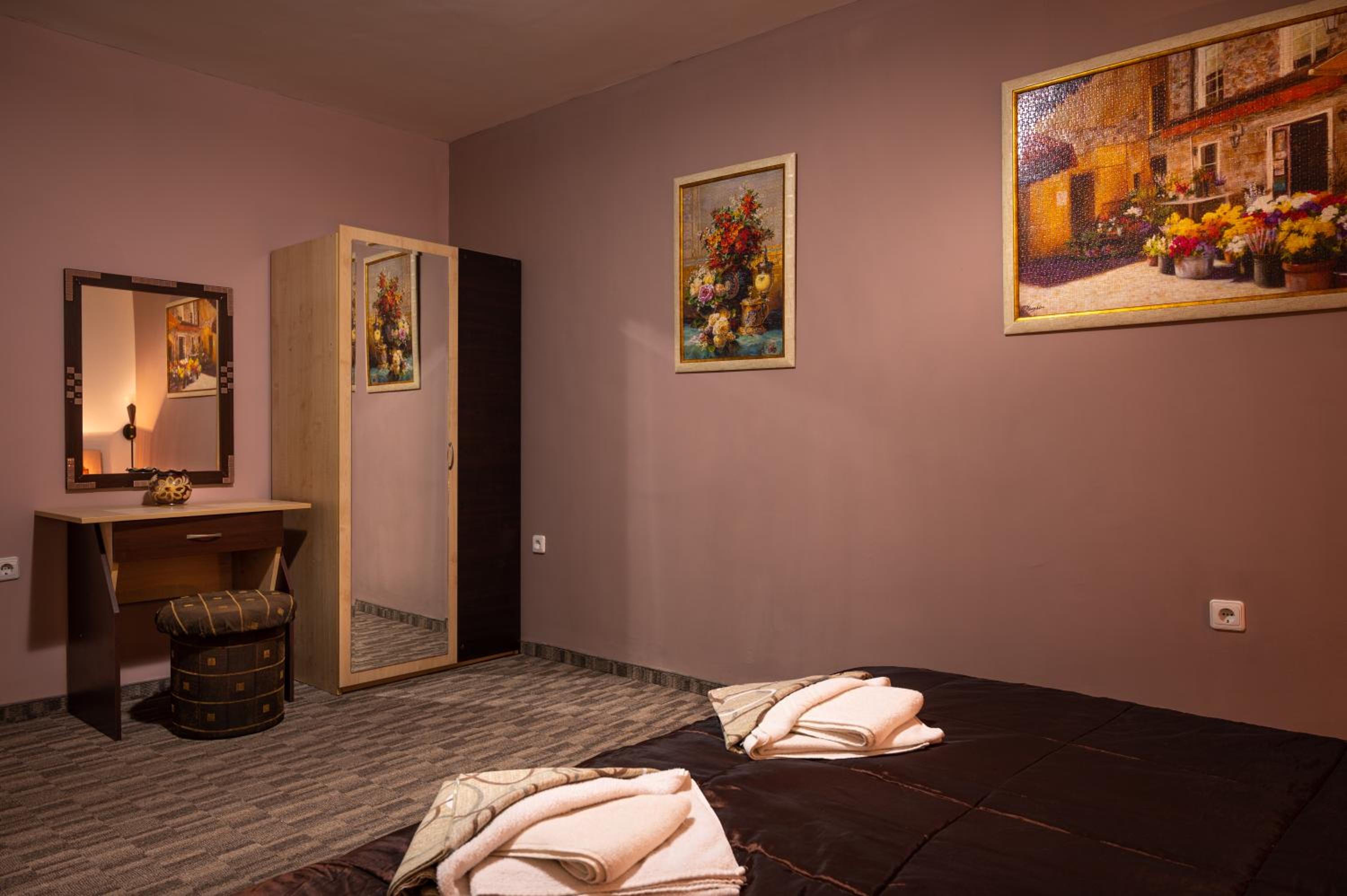 One-Bedroom Apartment with Balcony photo 2