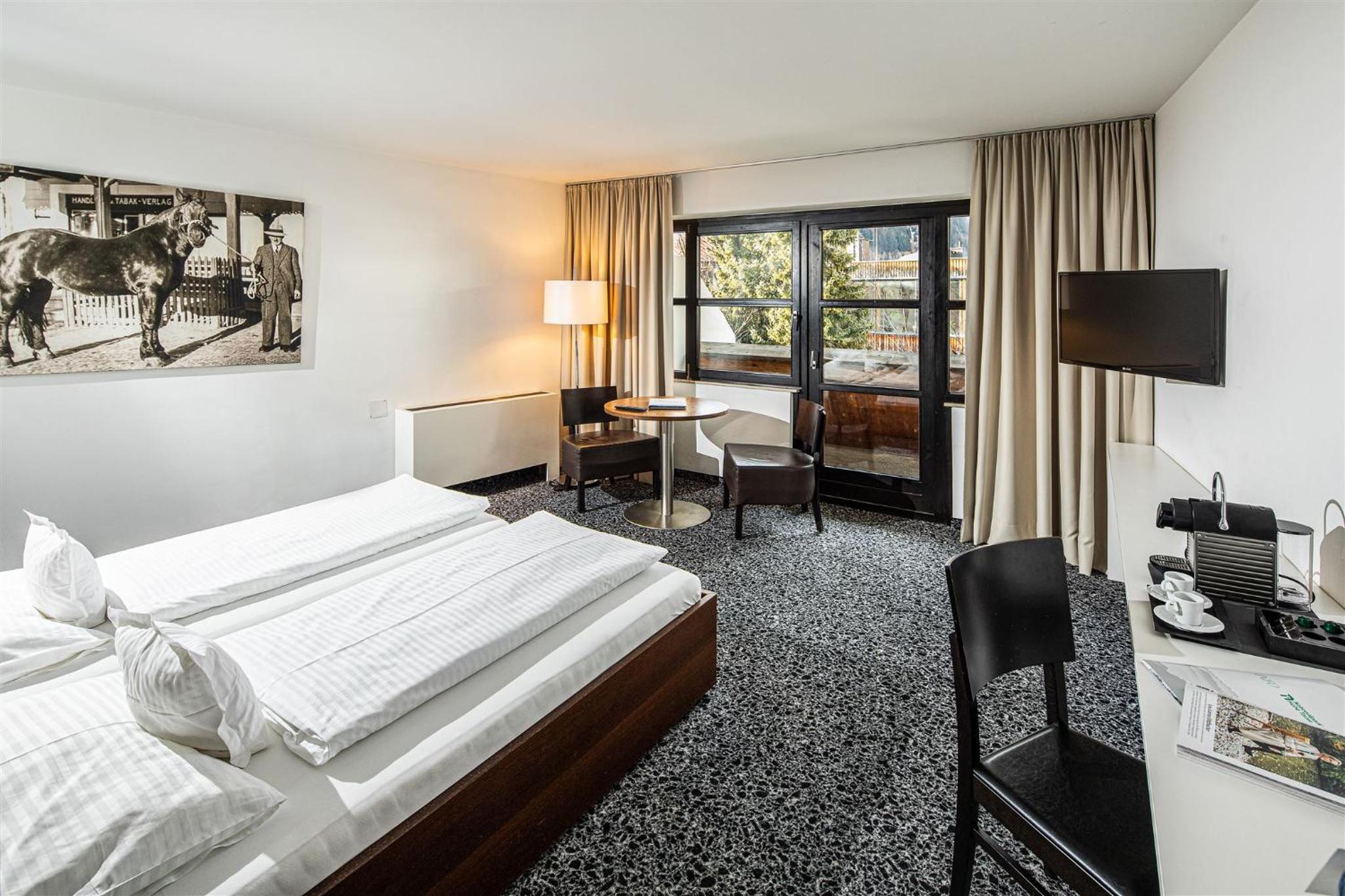 Deluxe Double Room with Bath - Photo 2