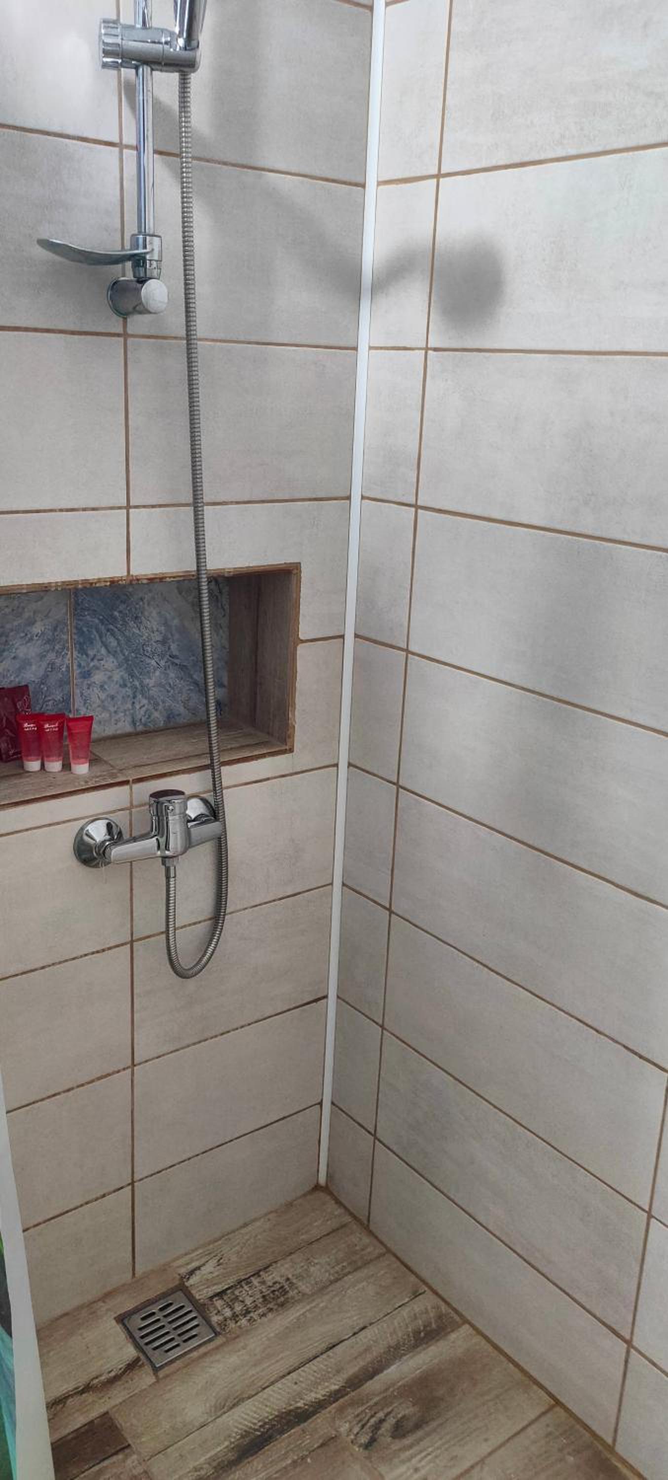 Triple Room with Private Bathroom - Photo 2