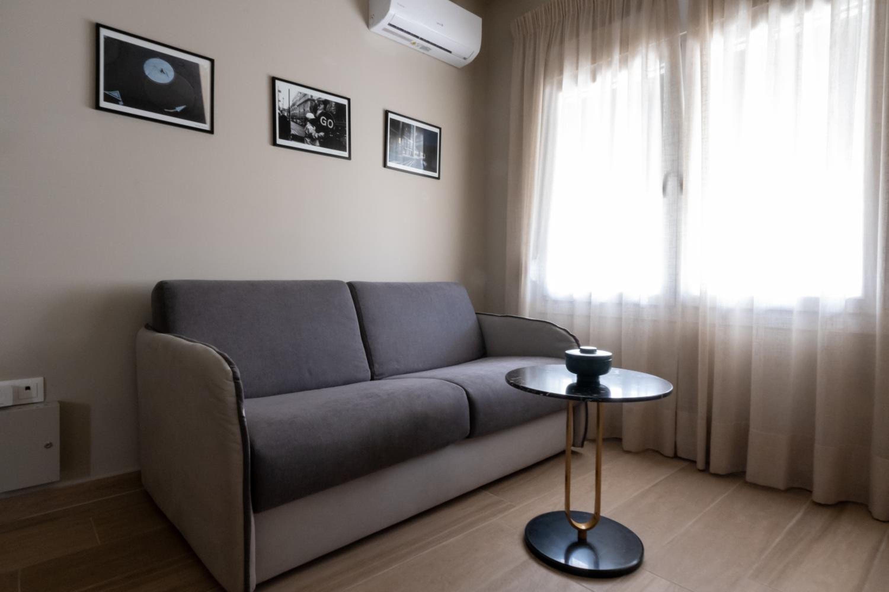One-Bedroom Apartment with Balcony photo 2