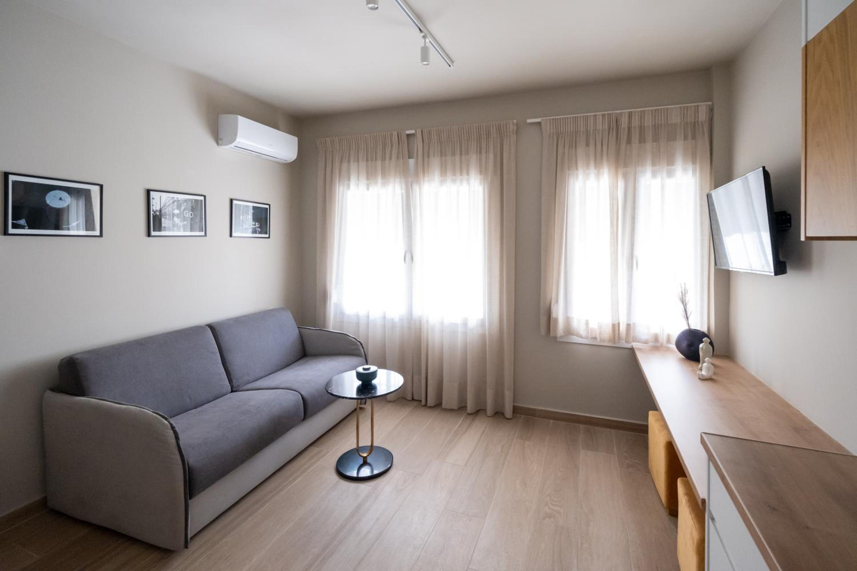 One-Bedroom Apartment with Balcony photo 1