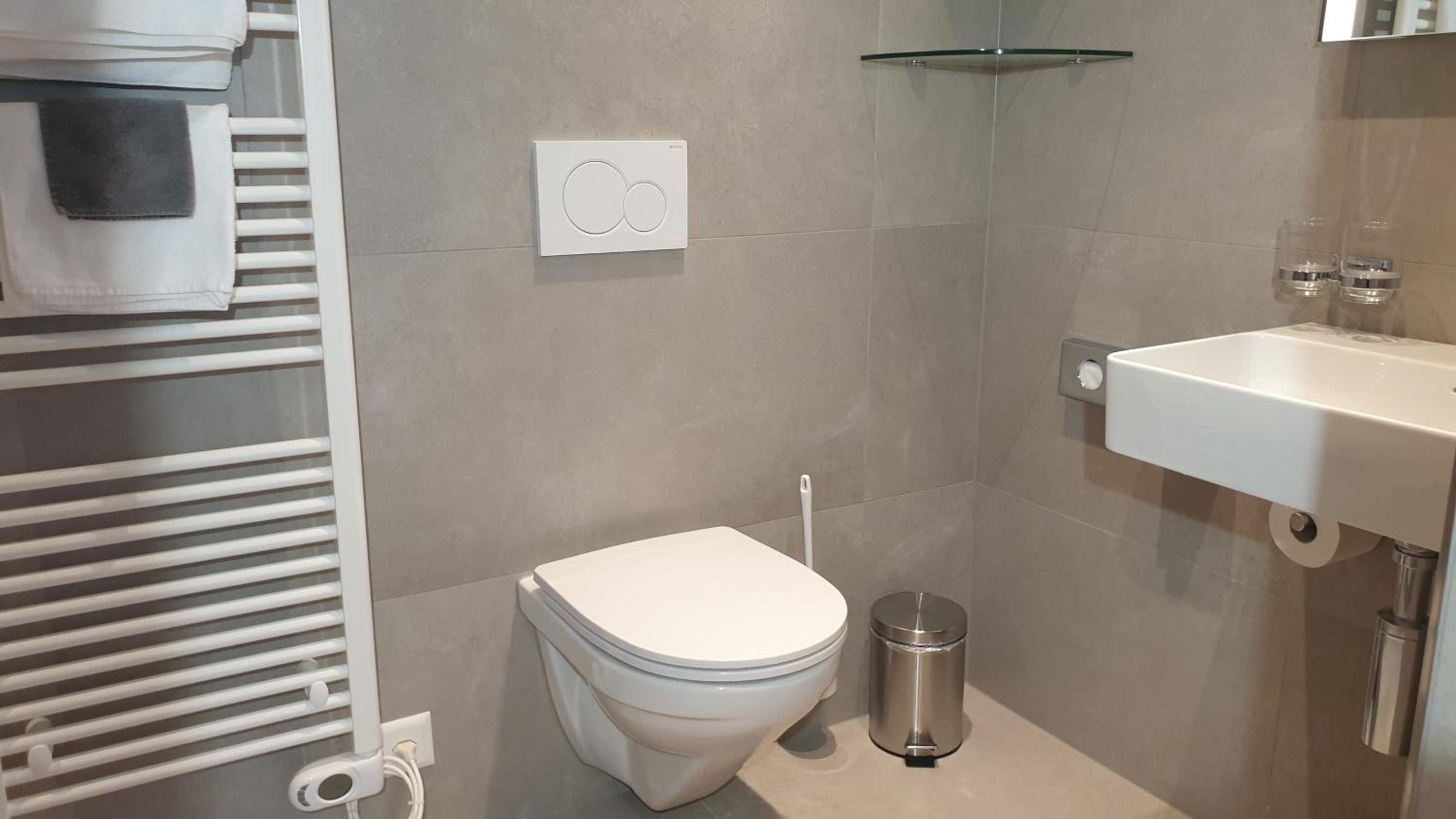 Family Room with Shower - Photo 7