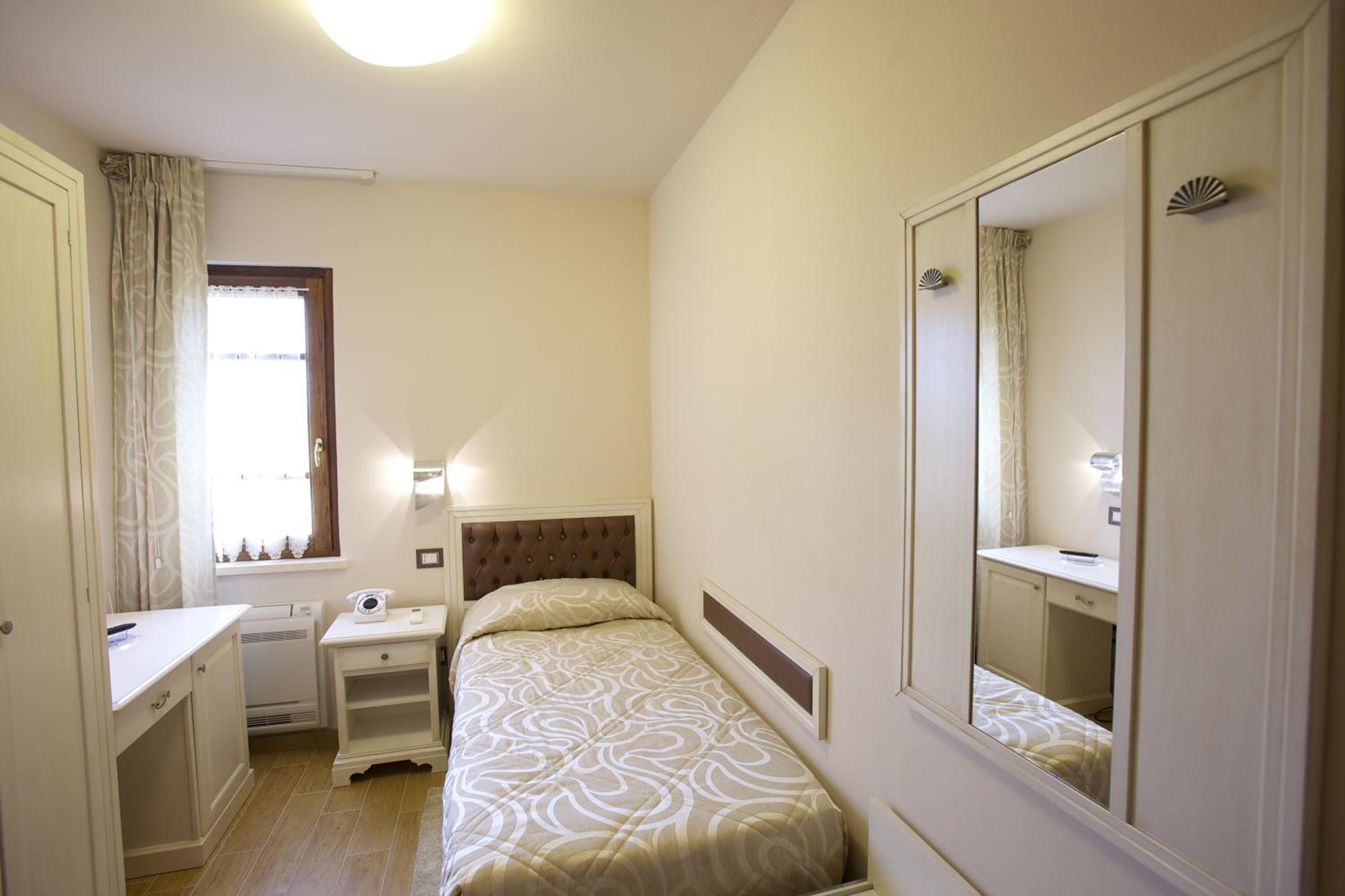 Single Room photo 1