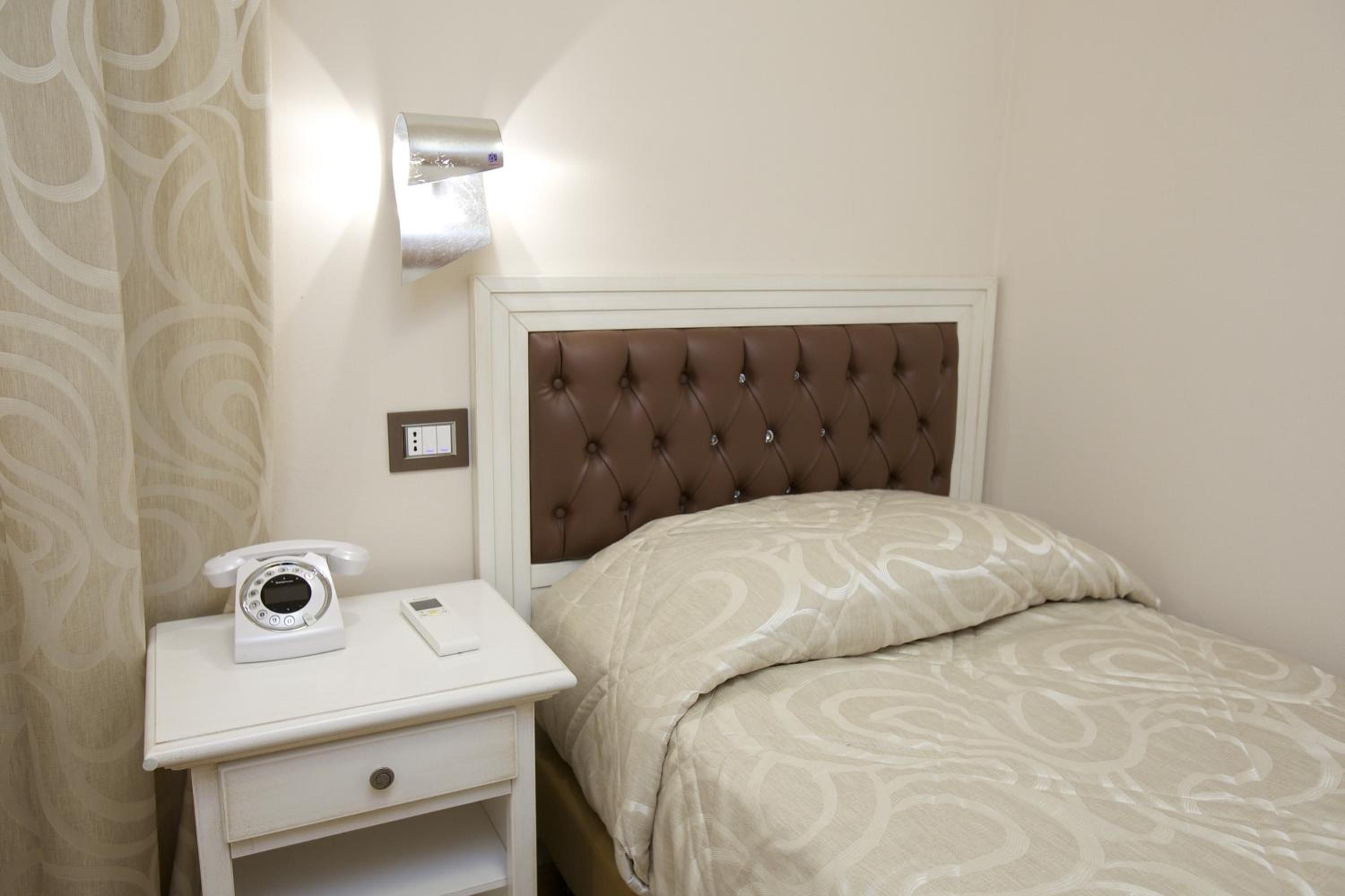 Single Room photo 3