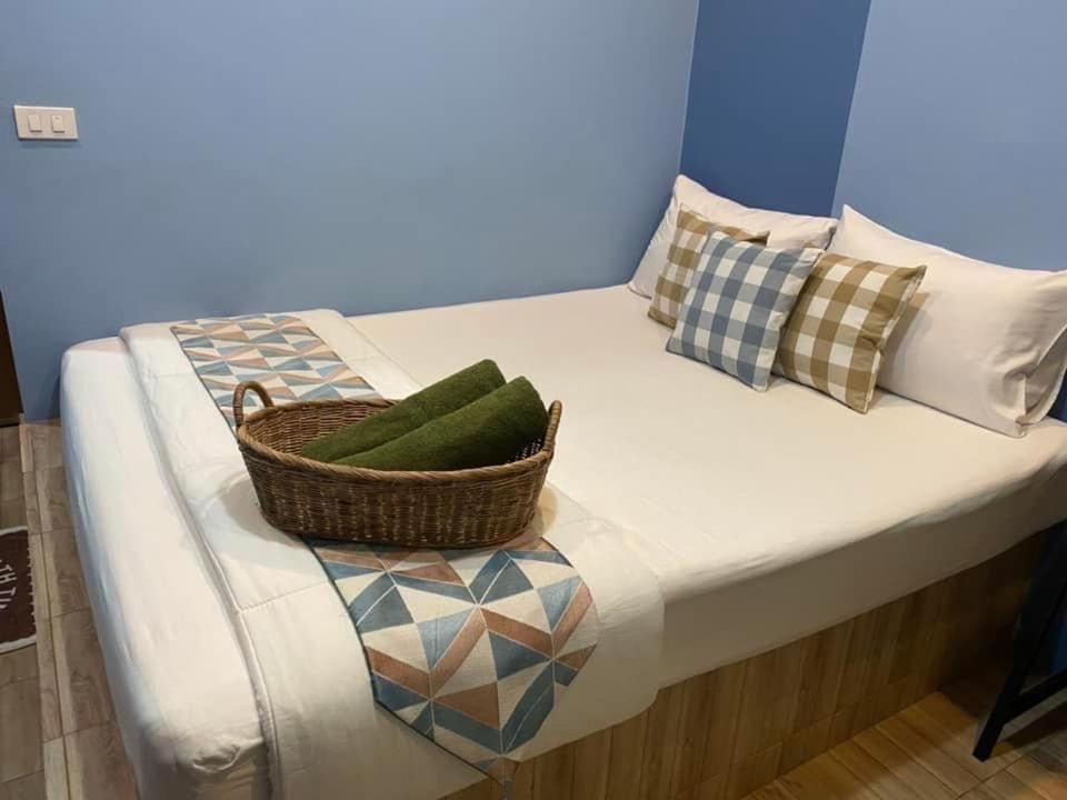 Studio Apartment - Photo 1