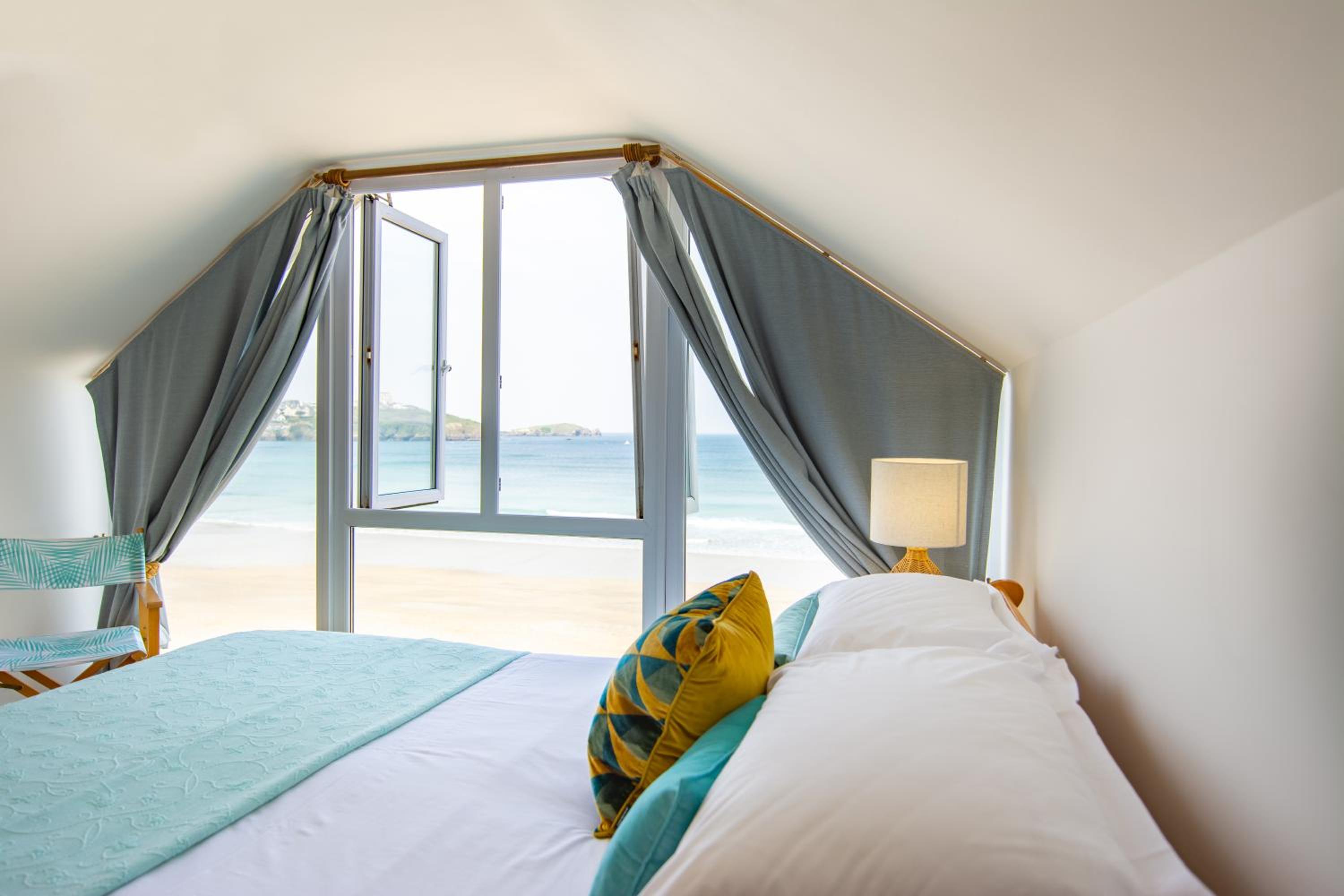 Deluxe Three-Bedroom Apartment with Balcony photo 2