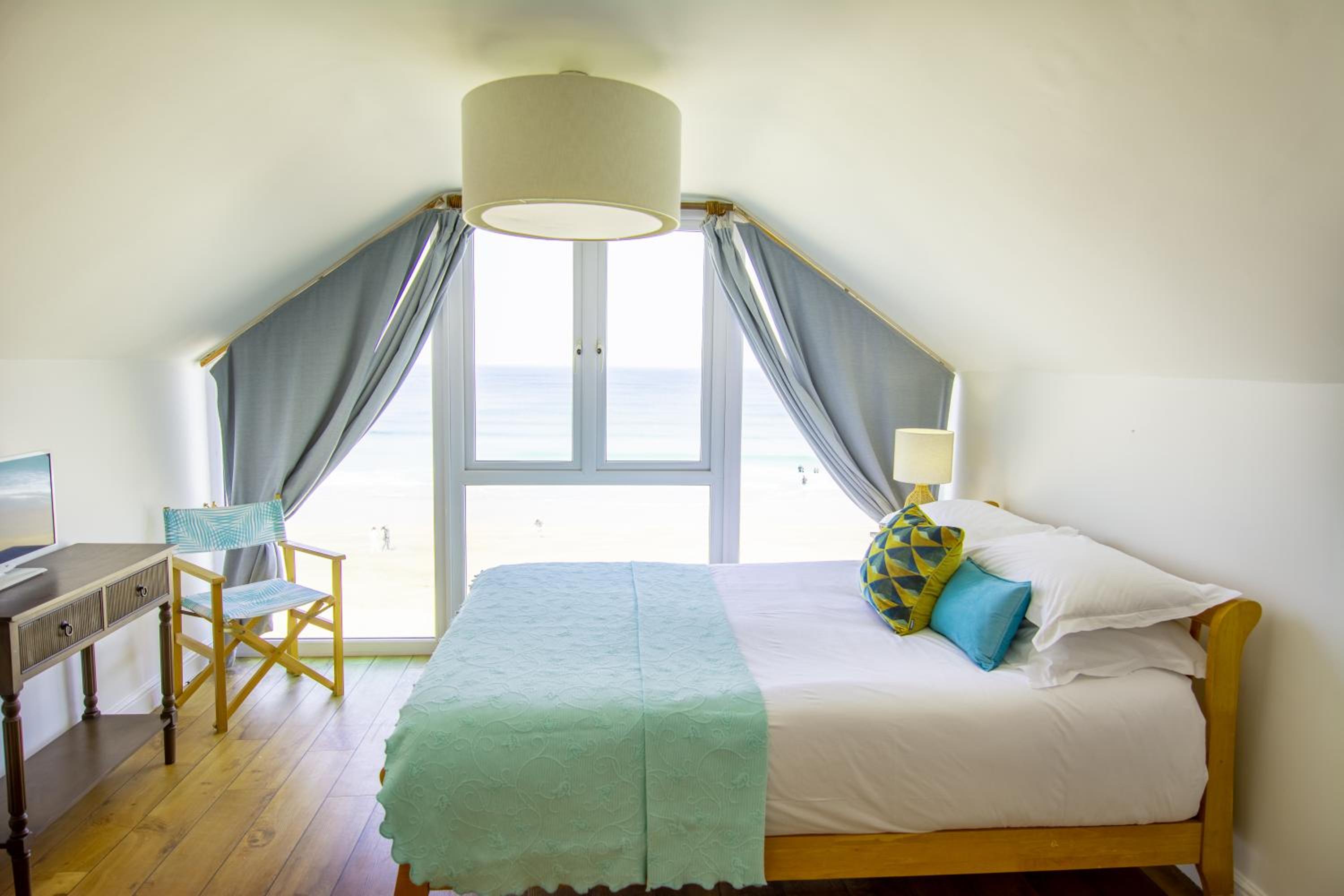 Deluxe Three-Bedroom Apartment with Balcony photo 1