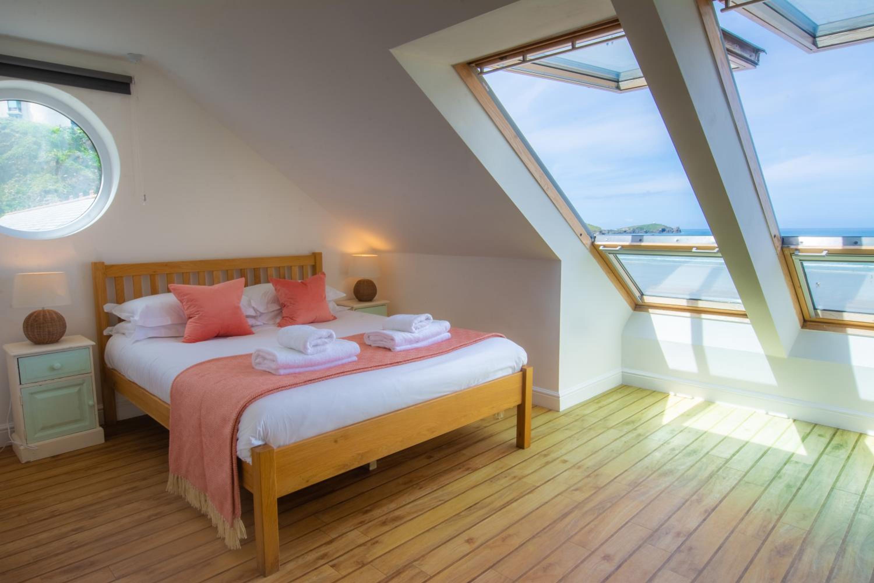 Three-Bedroom Apartment with Balcony photo 3
