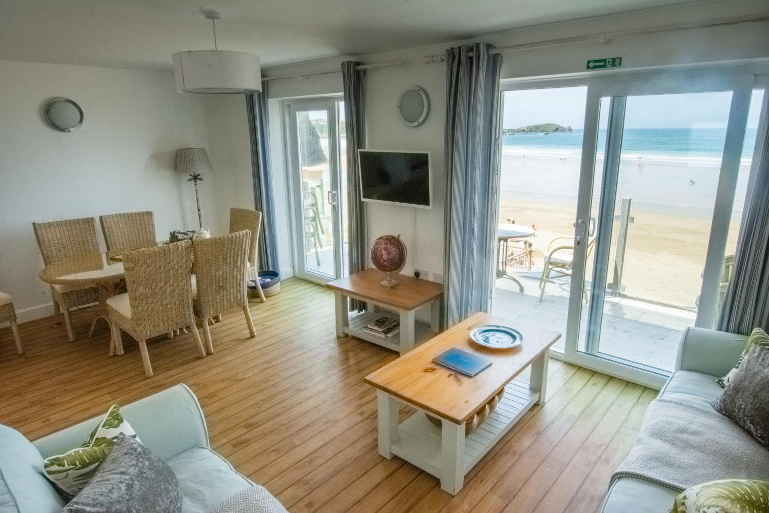 Three-Bedroom Apartment with Balcony photo 1