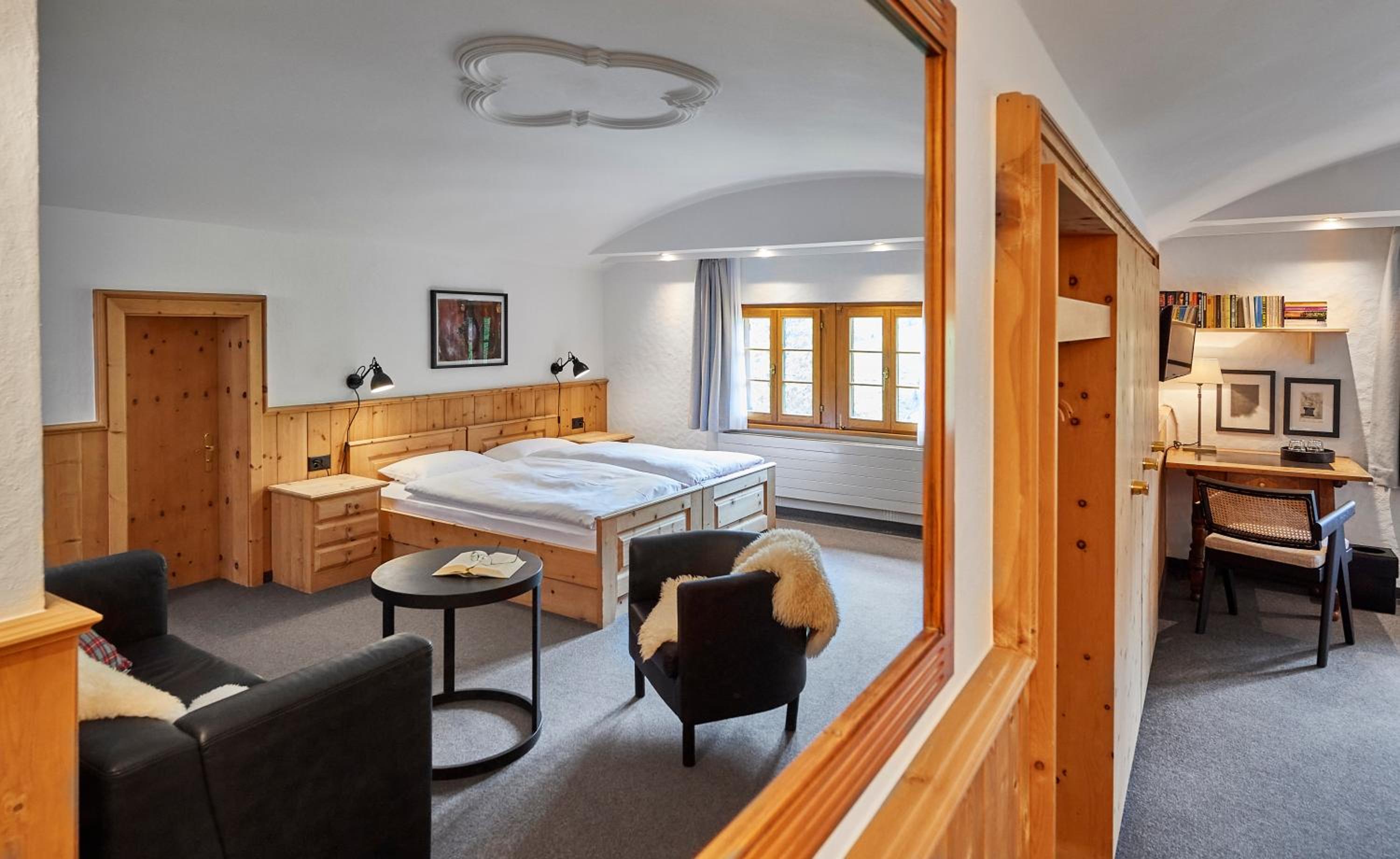 Large Double Room - Photo 3