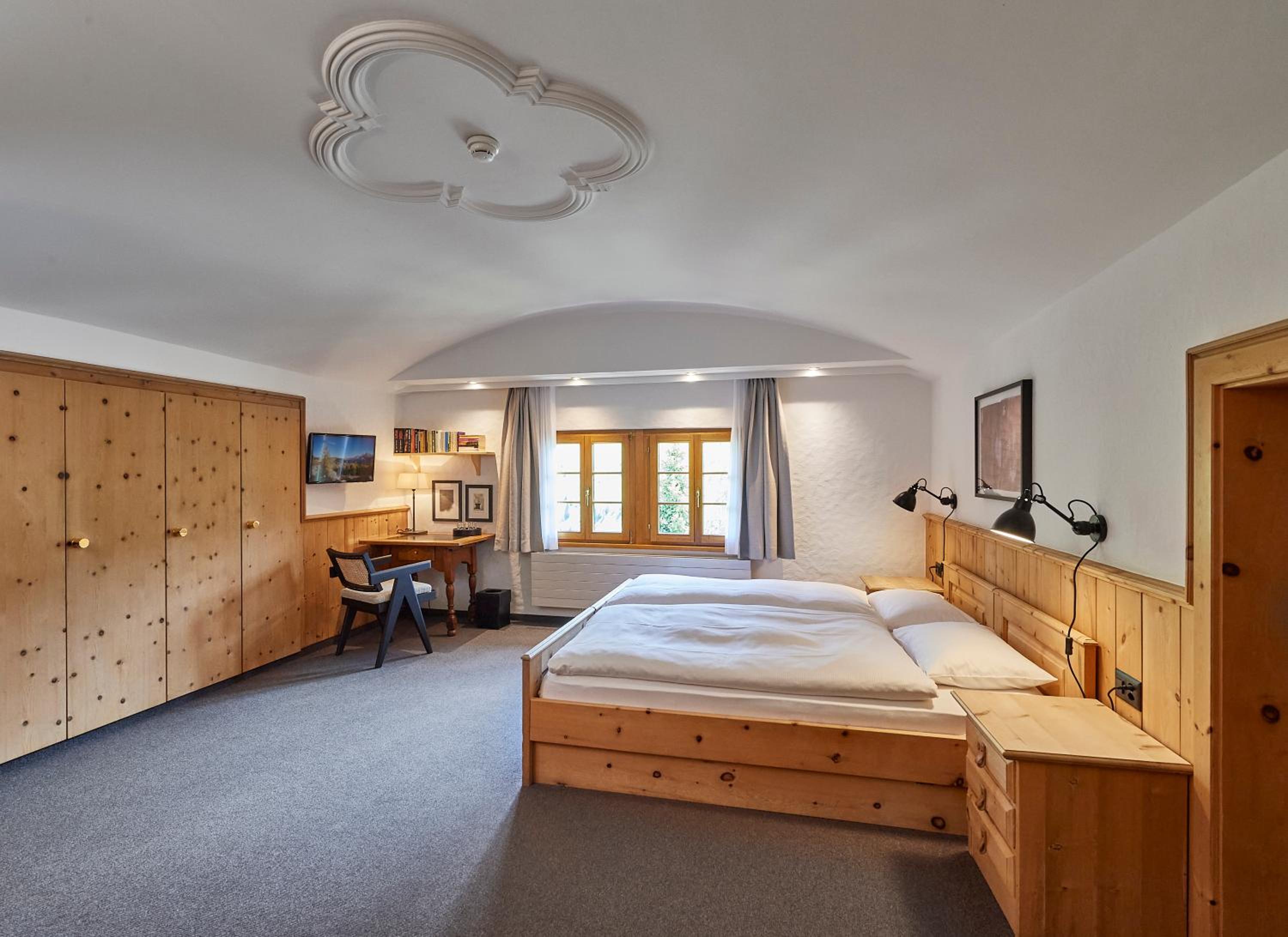 Large Double Room - Photo 1