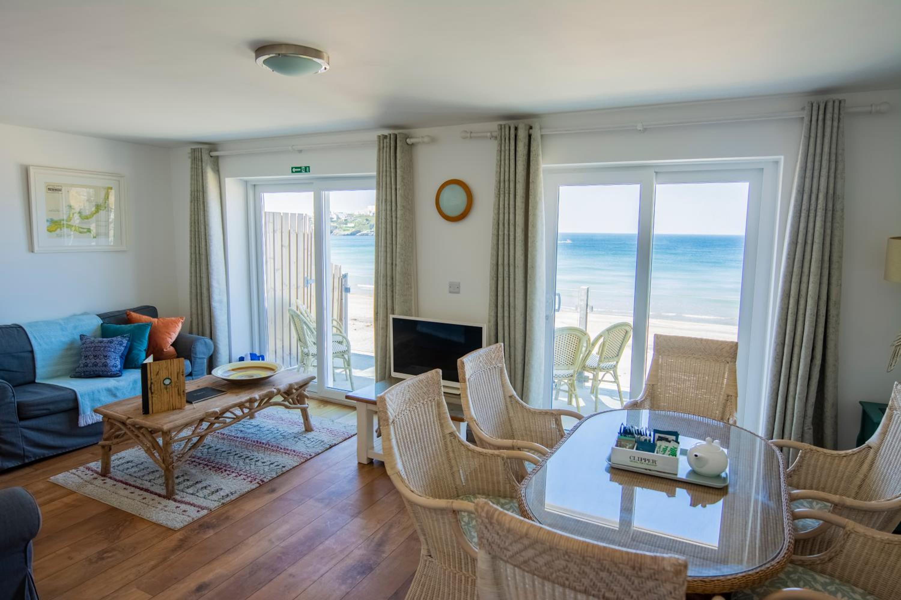 Three-Bedroom Apartment with Balcony photo 1