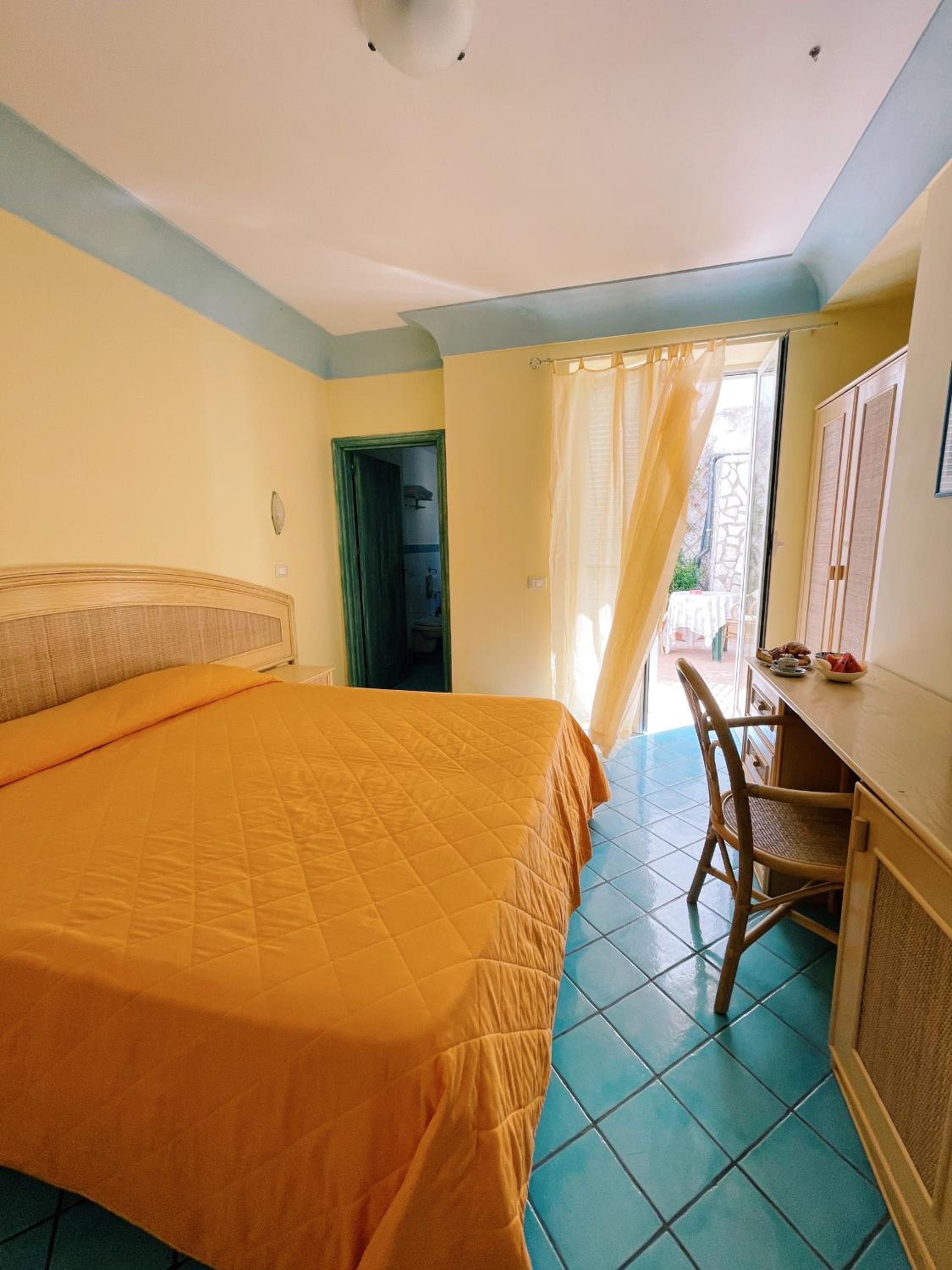 Standard Double Room - Photo 4