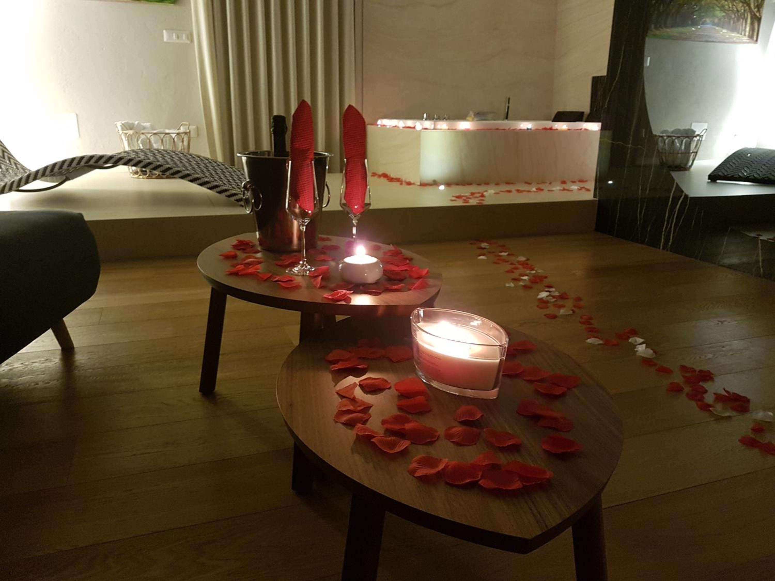 Suite with Balcony - Photo 17