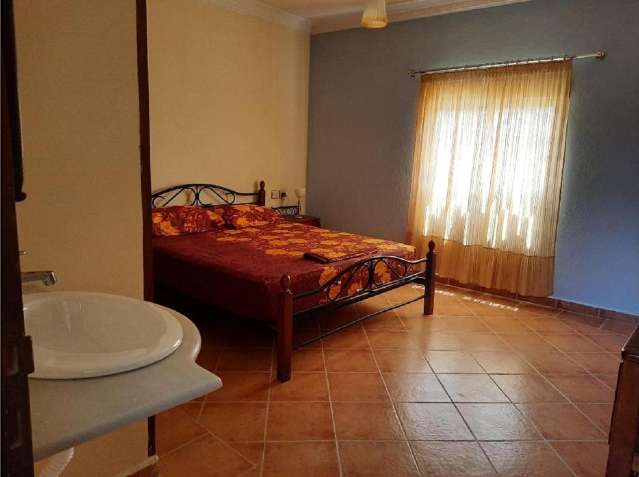One-Bedroom Apartment - Photo 4