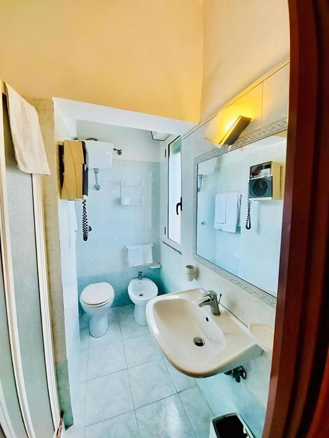 Double or Twin Room - Photo 2