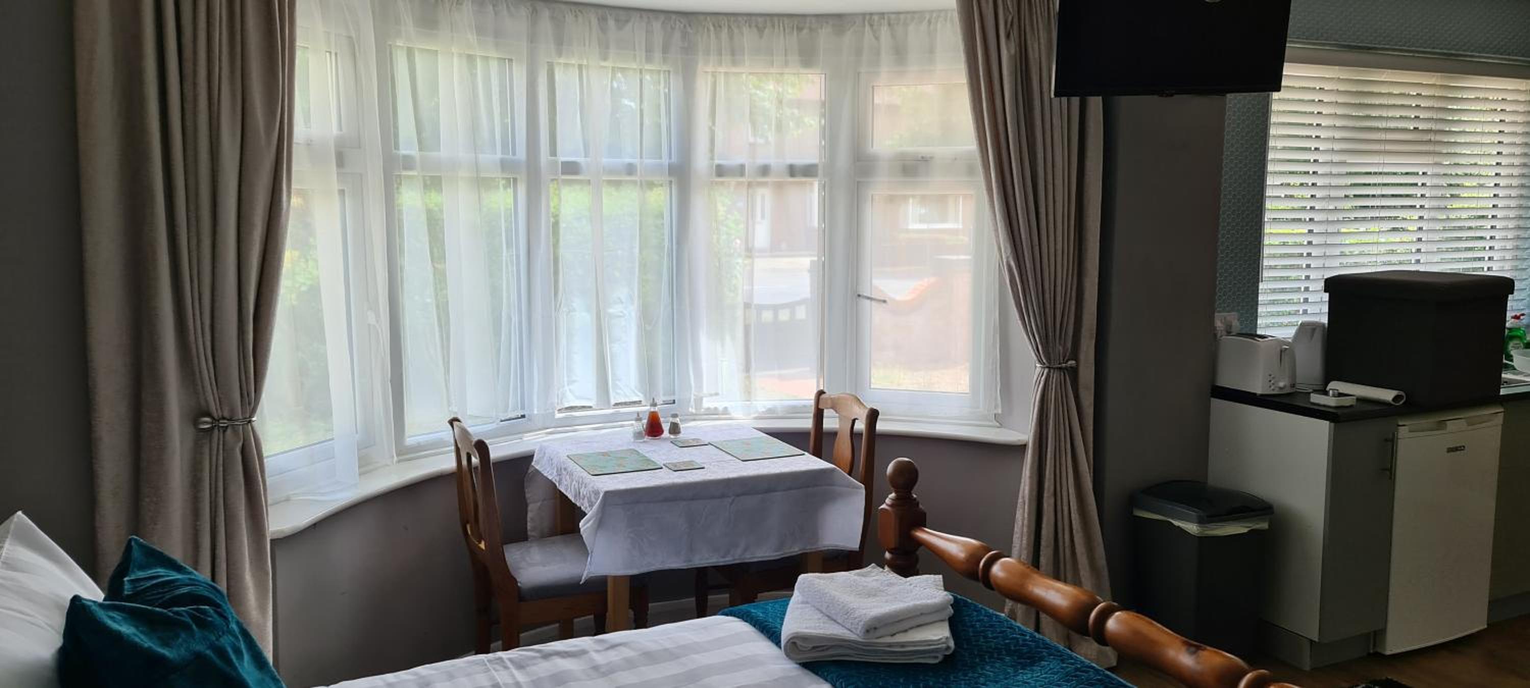 Deluxe Double Room - Photo 14
