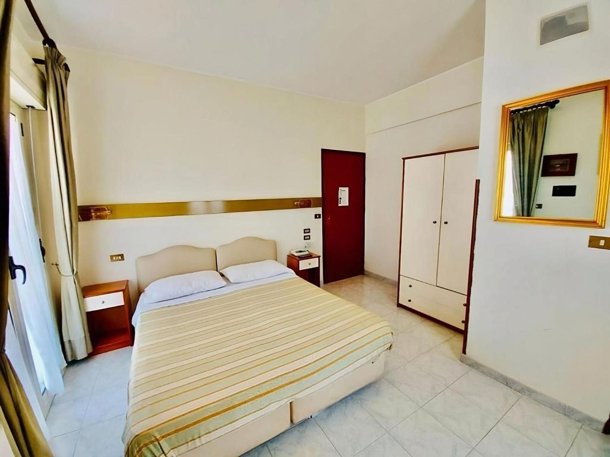 Double or Twin Room - Photo 5